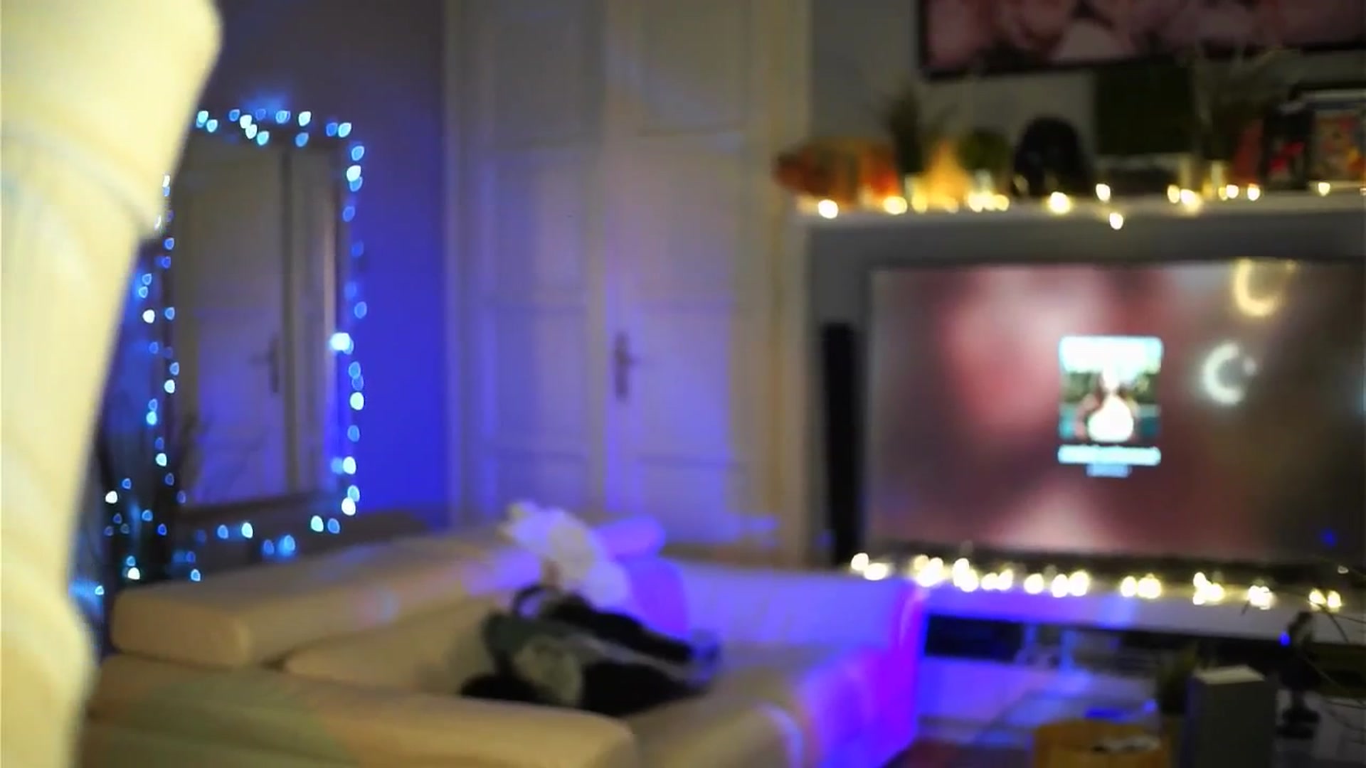 Gallery image thumbnail from Kira9's myfreecams stream on, 10/09/2025, 19:05 image 7 of 20