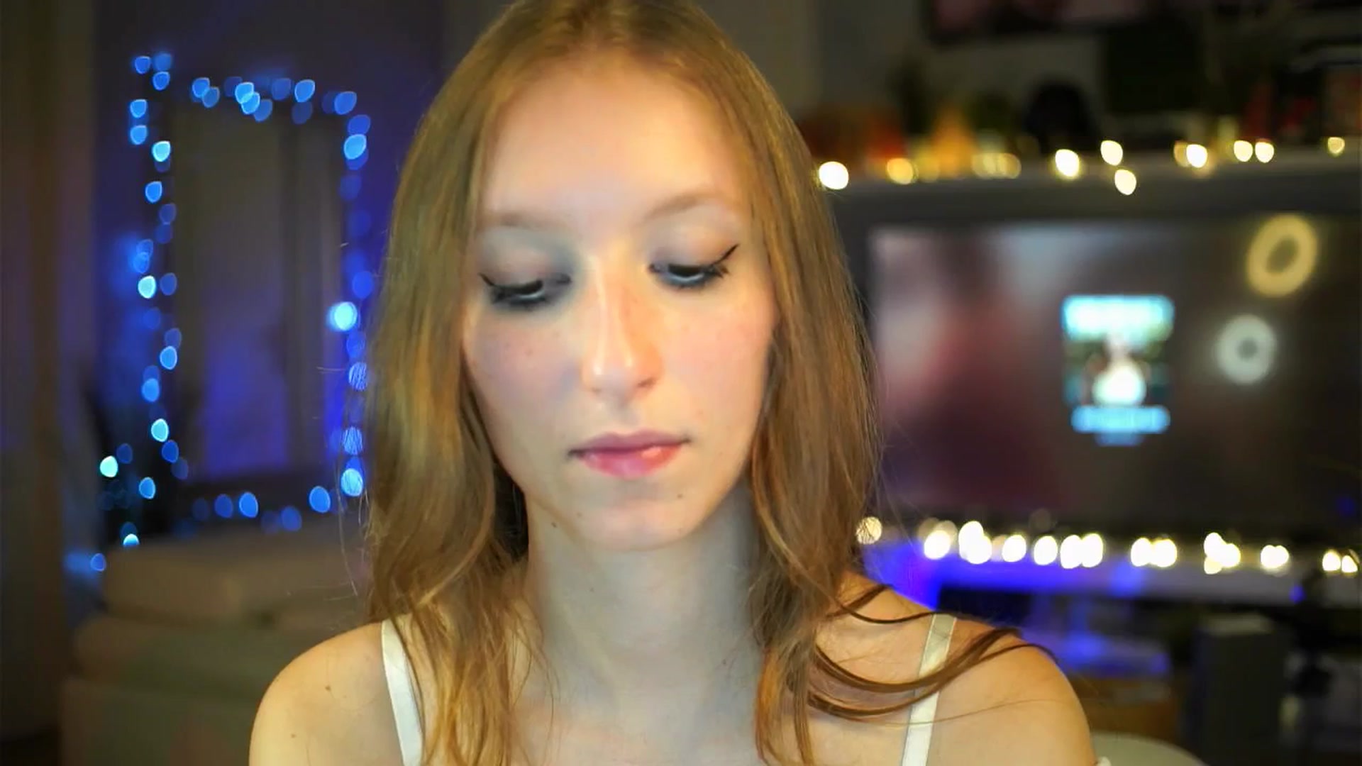 Gallery image thumbnail from Kira9's myfreecams stream on, 10/09/2025, 19:05 image 16 of 20