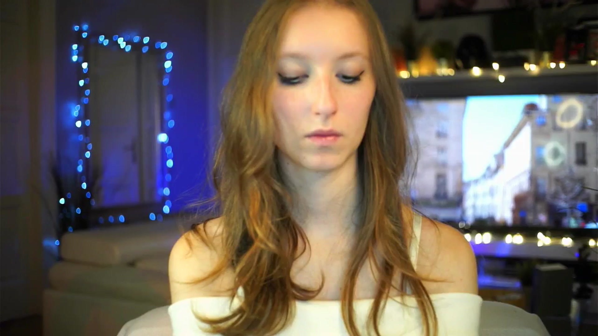 Gallery image thumbnail from Kira9's myfreecams stream on, 10/09/2025, 19:05 image 6 of 20