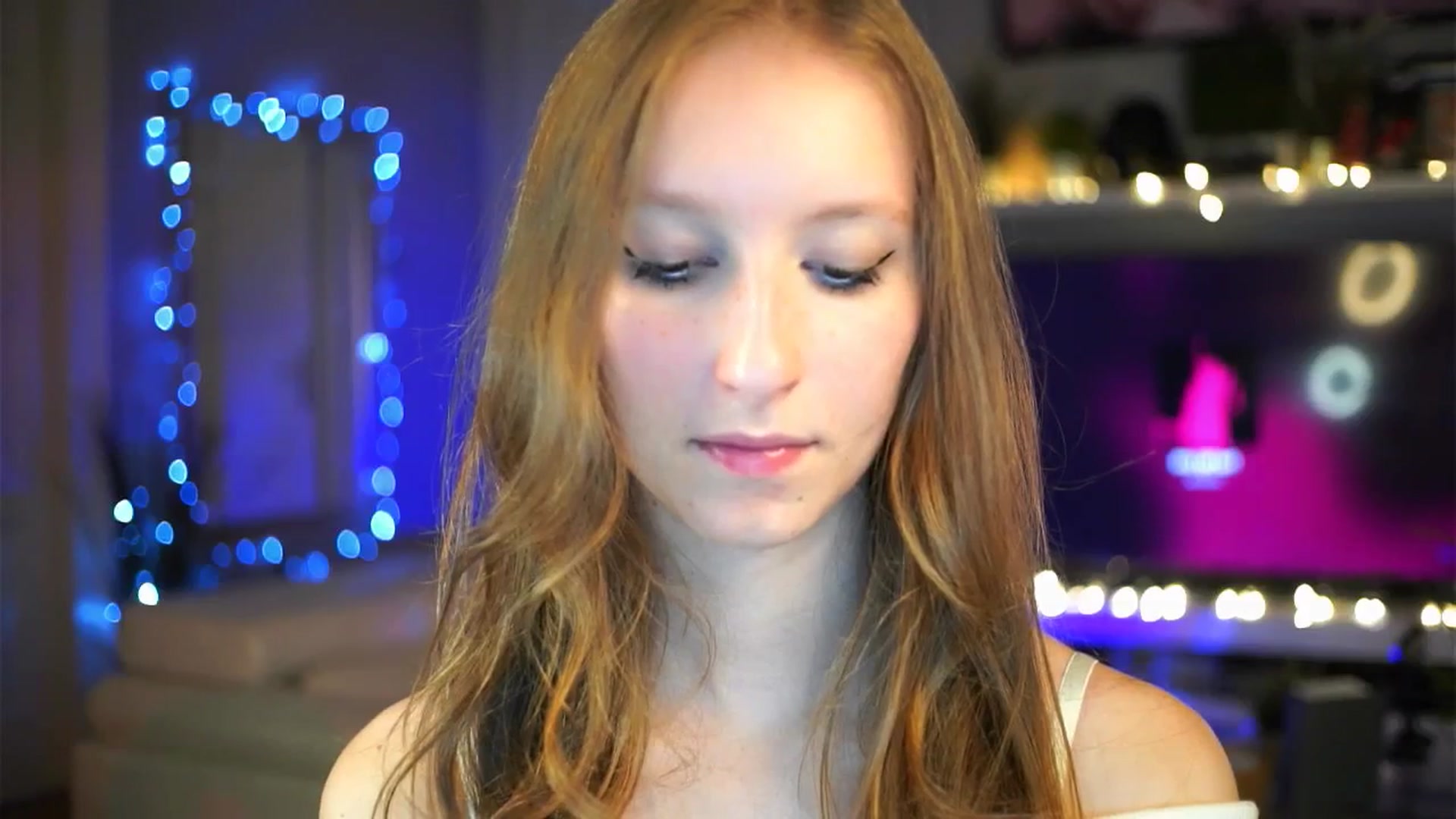 Gallery image thumbnail from Kira9's myfreecams stream on, 10/09/2025, 19:05 image 13 of 20