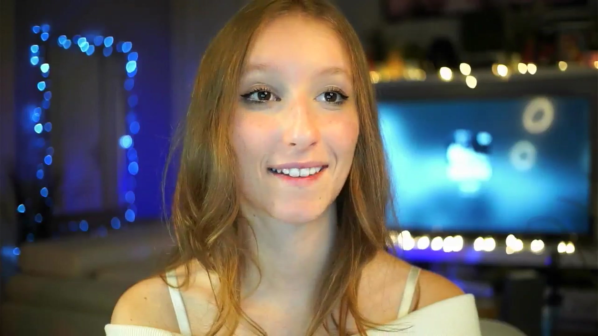 Gallery image thumbnail from Kira9's myfreecams stream on, 10/09/2025, 19:05 image 20 of 20