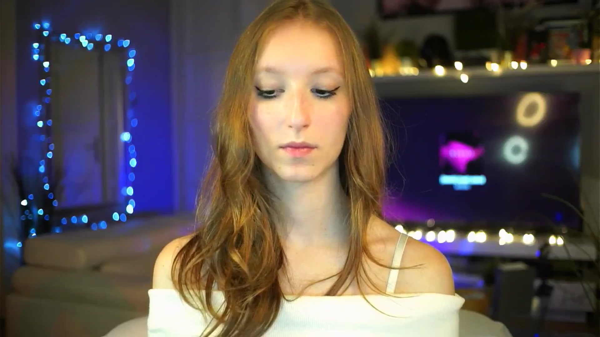Gallery image thumbnail from Kira9's myfreecams stream on, 10/09/2025, 19:05 image 12 of 20