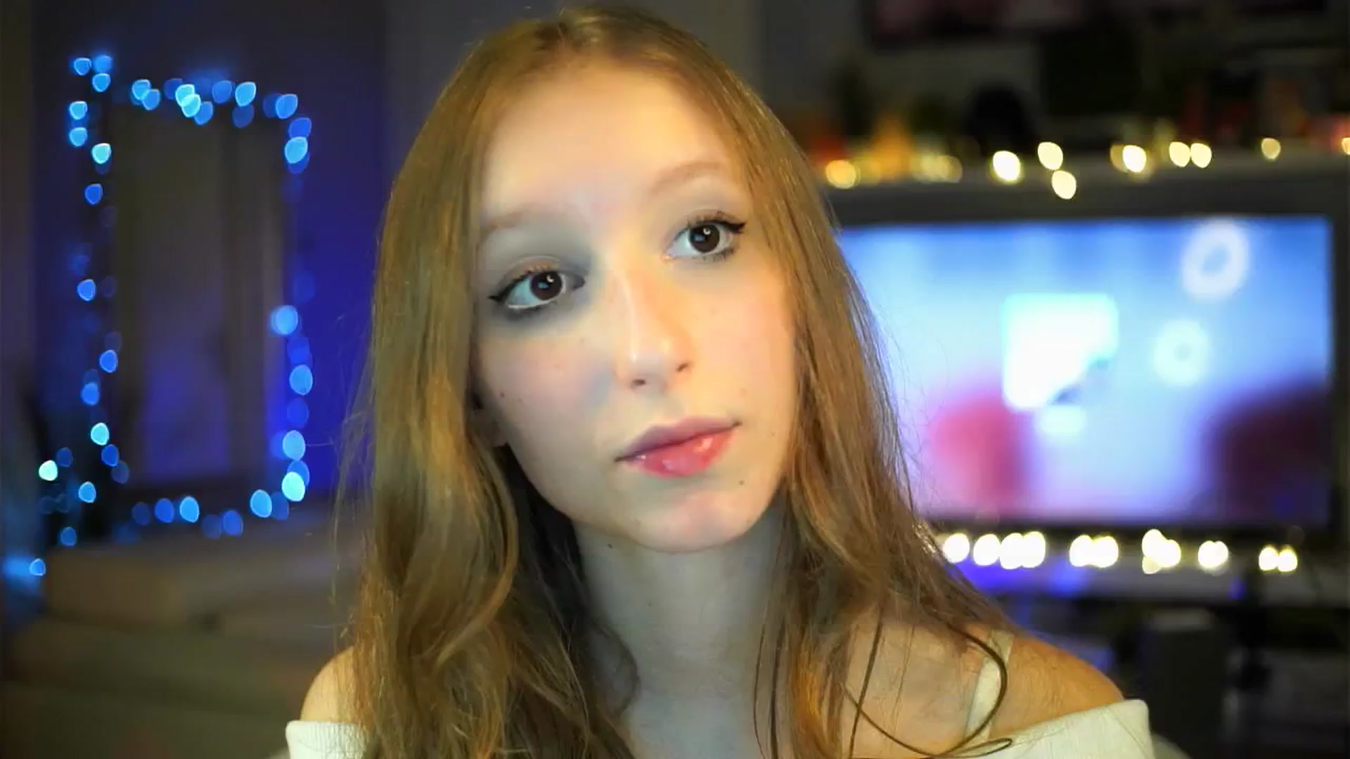 Gallery image thumbnail from Kira9's myfreecams stream on, 10/09/2025, 19:47 image 7 of 20