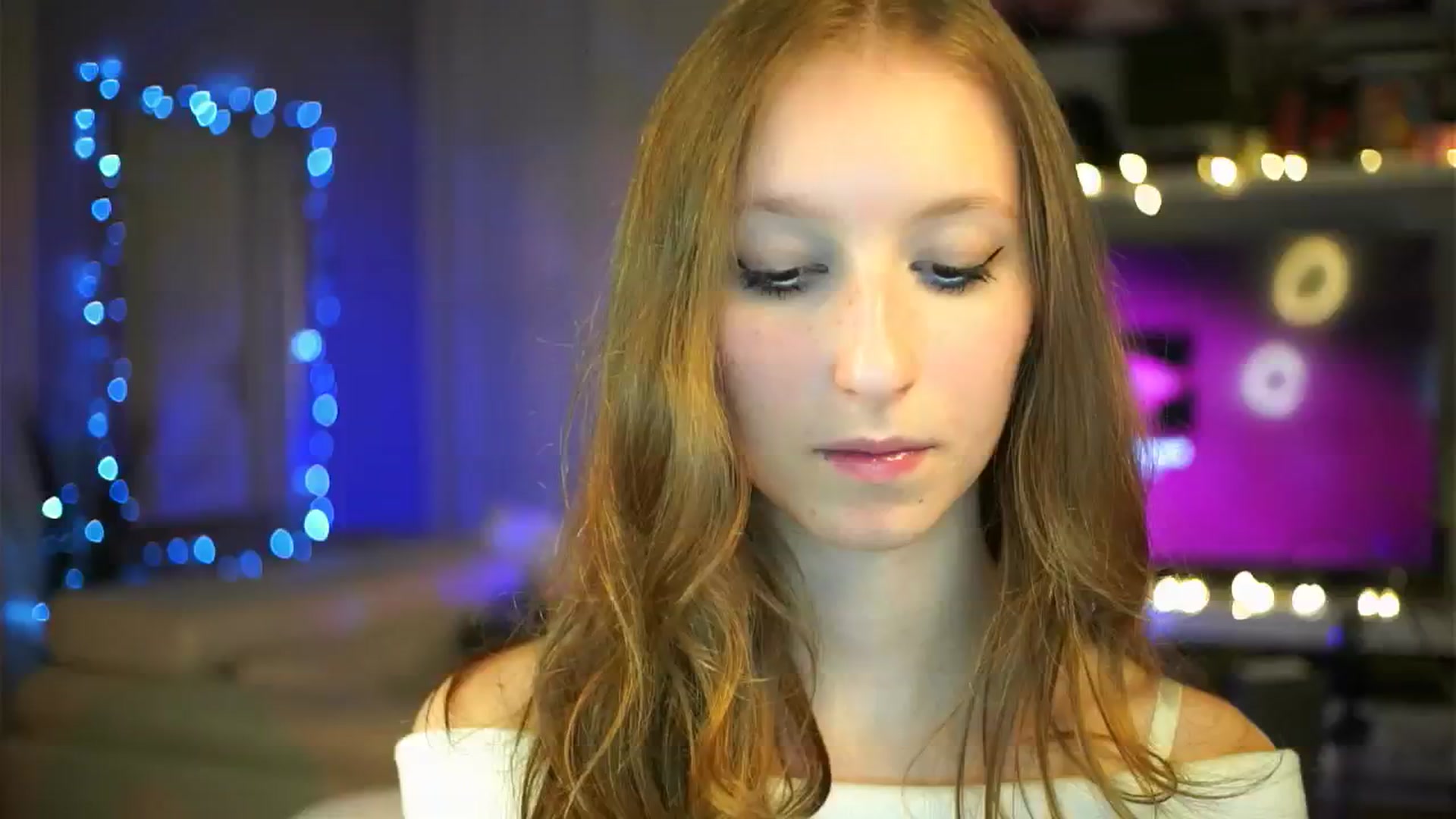 Gallery image thumbnail from Kira9's myfreecams stream on, 10/09/2025, 19:47 image 10 of 20