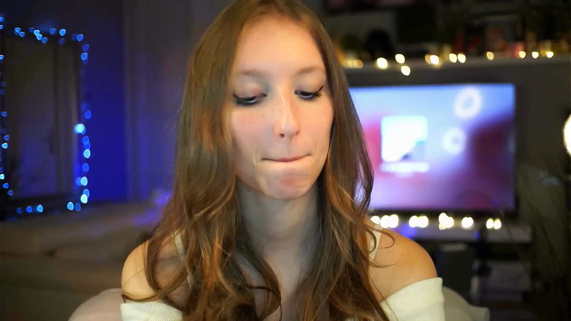 Gallery image thumbnail from Kira9's myfreecams stream on, 10/09/2025, 20:39 image 19 of 20