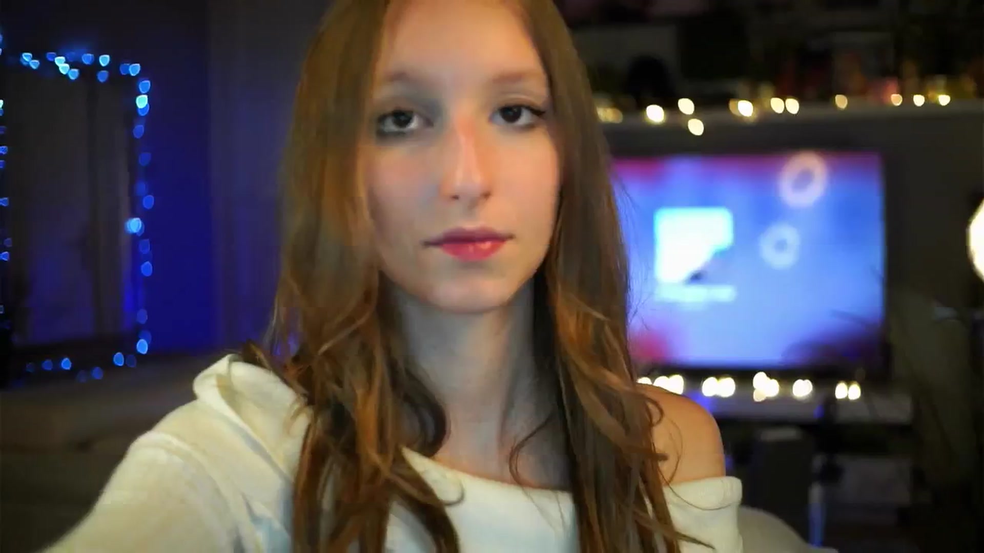 Gallery image thumbnail from Kira9's myfreecams stream on, 10/09/2025, 20:39 image 16 of 20