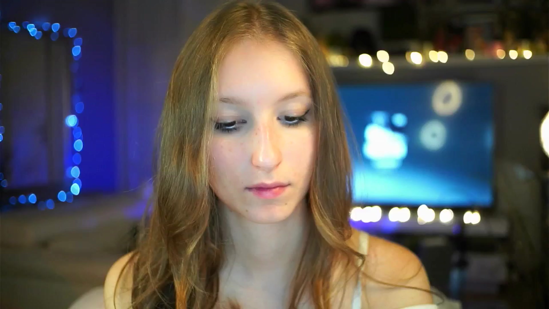 Gallery image thumbnail from Kira9's myfreecams stream on, 10/09/2025, 20:39 image 4 of 20