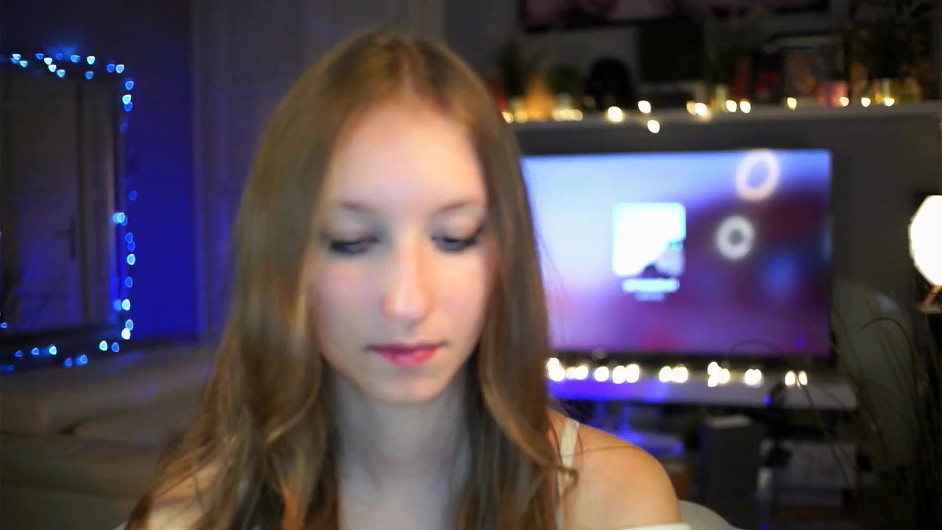 Gallery image thumbnail from Kira9's myfreecams stream on, 10/09/2025, 20:39 image 10 of 20