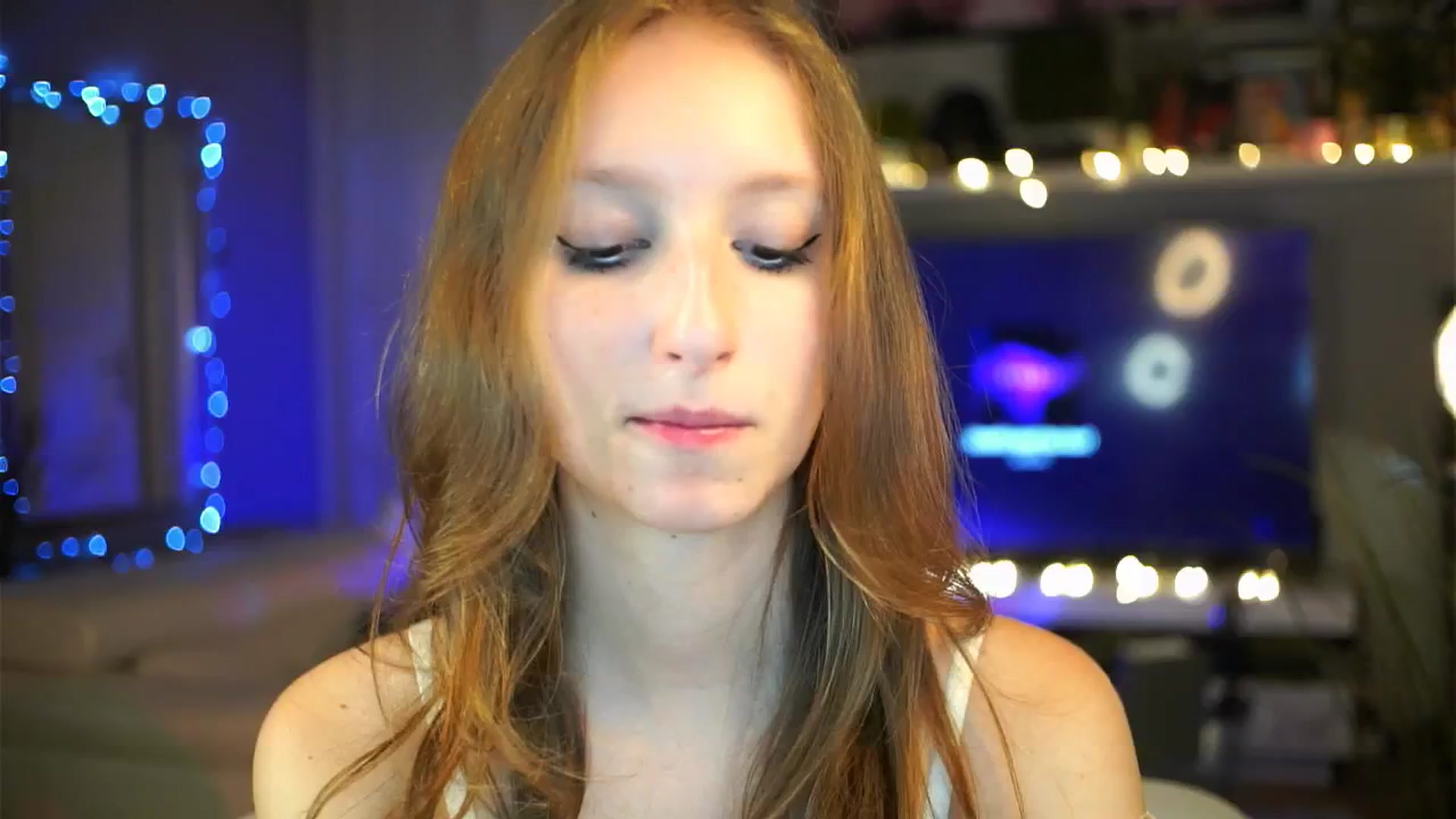 Gallery image thumbnail from Kira9's myfreecams stream on, 10/09/2025, 21:44 image 16 of 20
