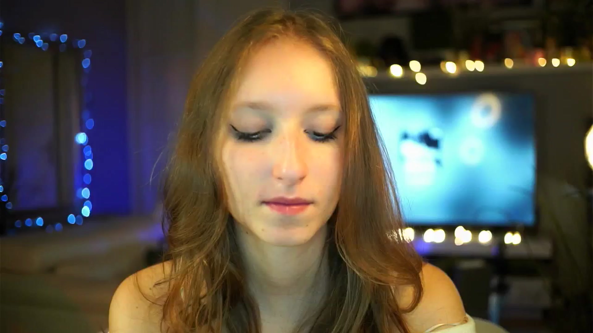 Gallery image thumbnail from Kira9's myfreecams stream on, 10/09/2025, 21:44 image 18 of 20