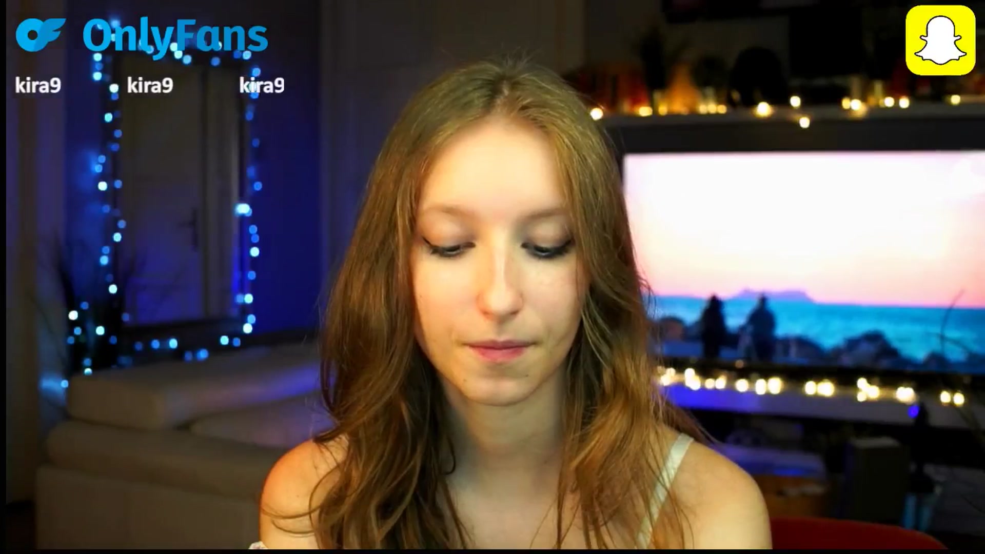 Gallery image thumbnail from Kira9's myfreecams stream on, 10/12/2025, 17:03 image 9 of 20