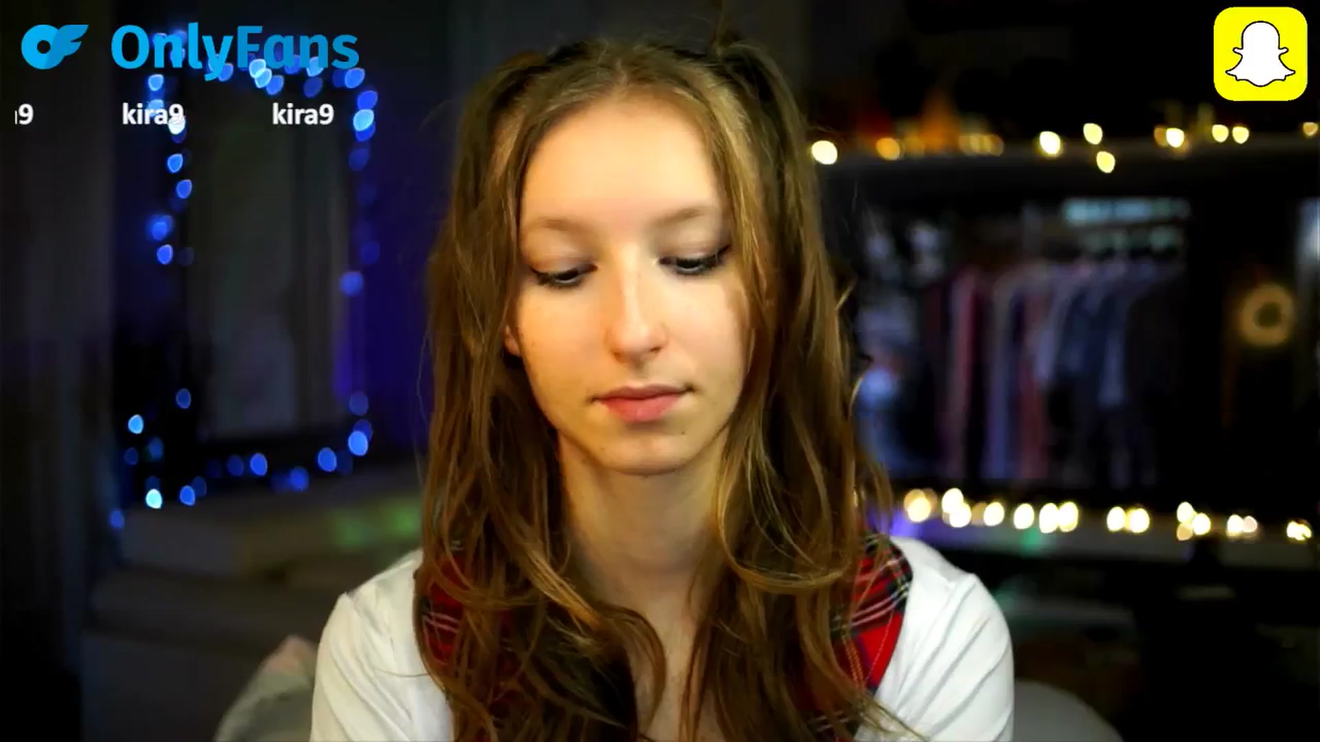 Gallery image thumbnail from Kira9's myfreecams stream on, 10/16/2025, 16:43 image 4 of 20