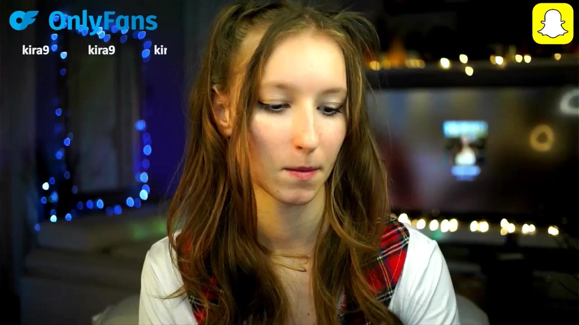 Gallery image thumbnail from Kira9's myfreecams stream on, 10/16/2025, 19:21 image 6 of 20