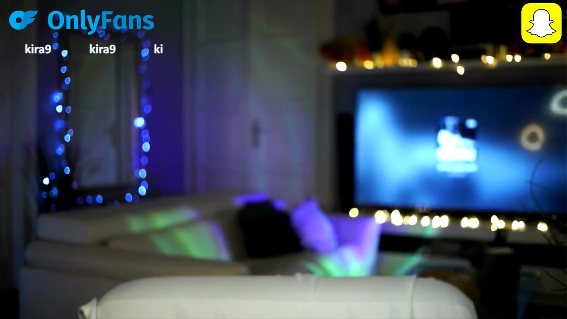 Gallery image thumbnail from Kira9's myfreecams stream on, 10/16/2025, 19:21 image 17 of 20