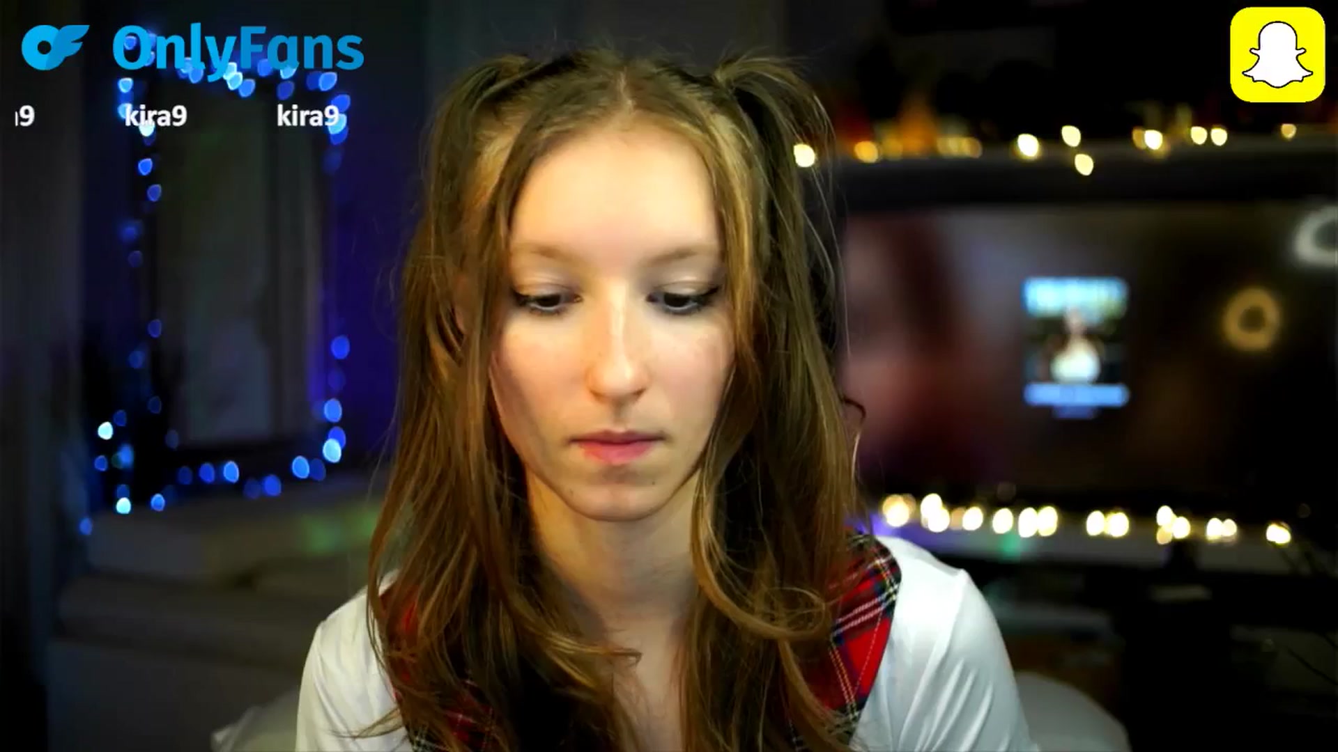 Gallery image thumbnail from Kira9's myfreecams stream on, 10/16/2025, 19:21 image 7 of 20