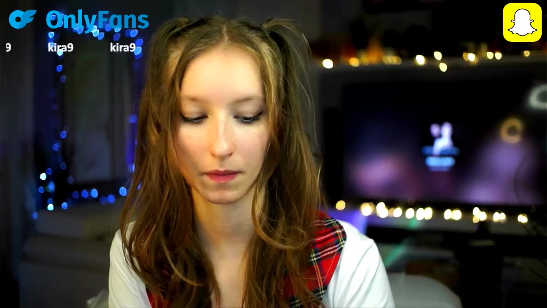 Gallery image thumbnail from Kira9's myfreecams stream on, 10/16/2025, 19:21 image 9 of 20