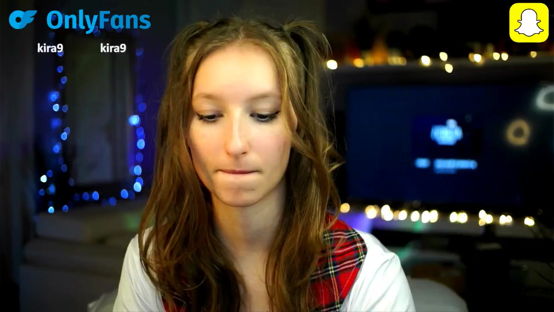 Gallery image thumbnail from Kira9's myfreecams stream on, 10/16/2025, 19:21 image 10 of 20