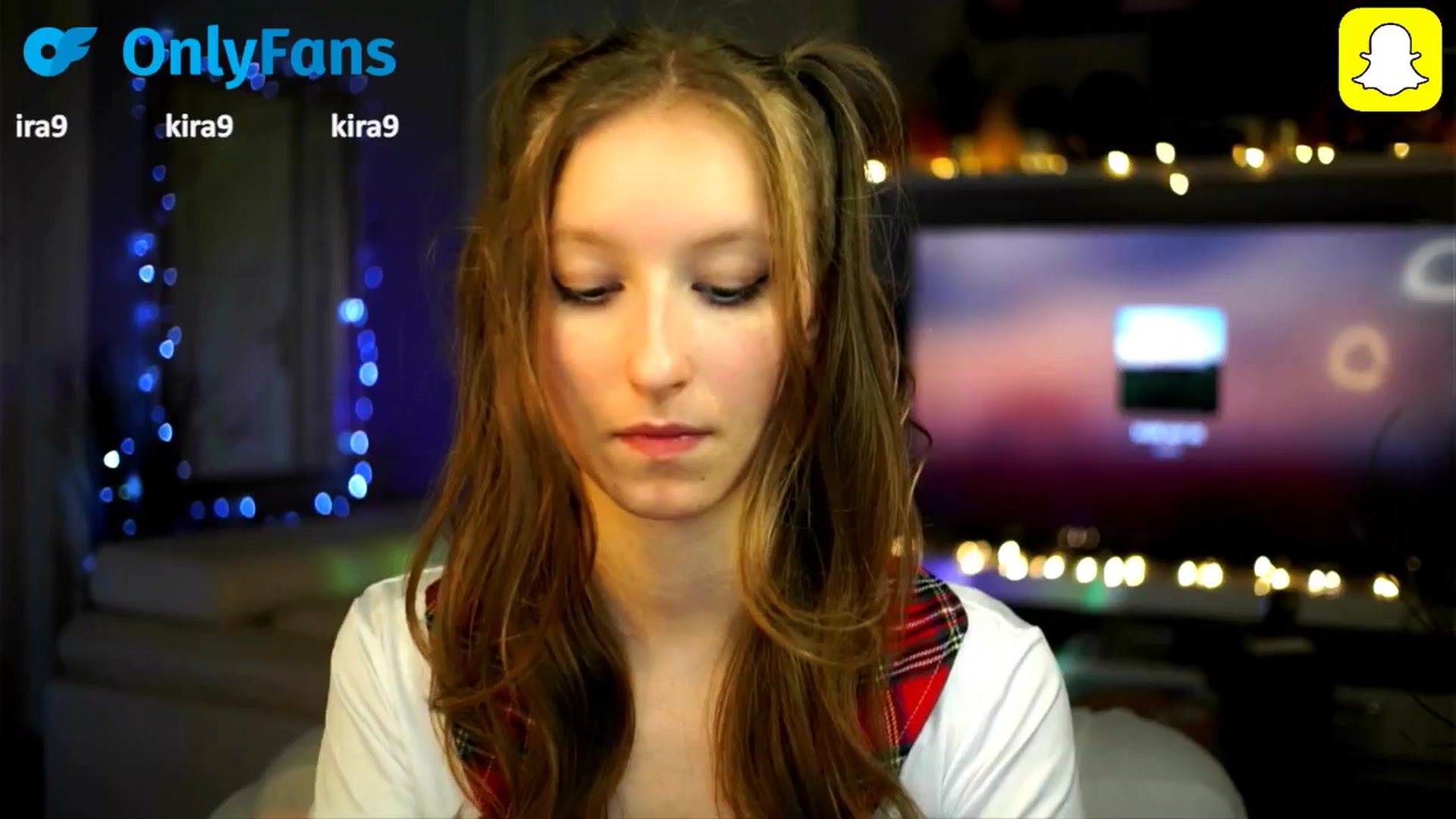 Gallery image thumbnail from Kira9's myfreecams stream on, 10/16/2025, 20:12 image 11 of 20