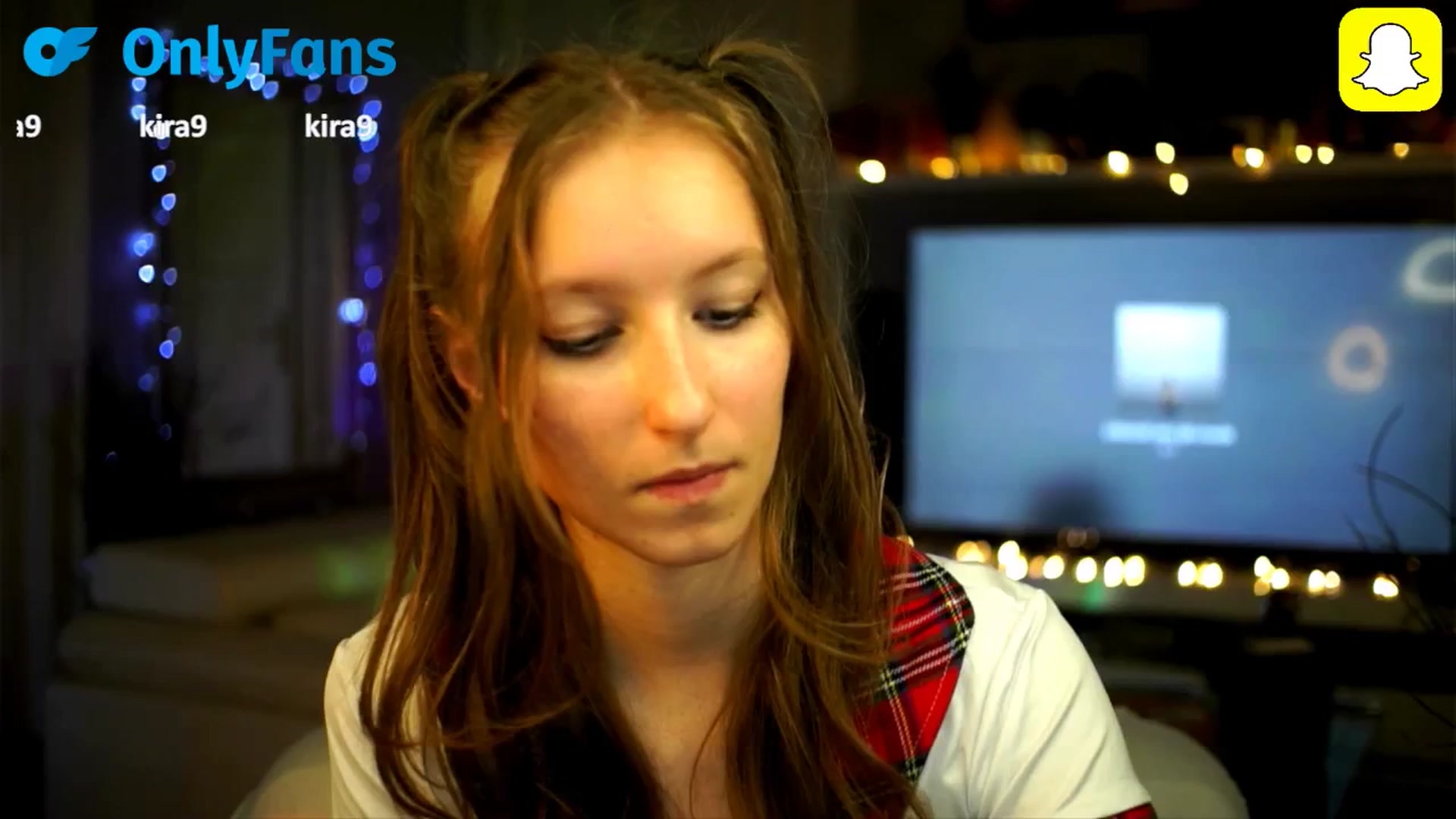 Gallery image thumbnail from Kira9's myfreecams stream on, 10/16/2025, 20:12 image 15 of 20