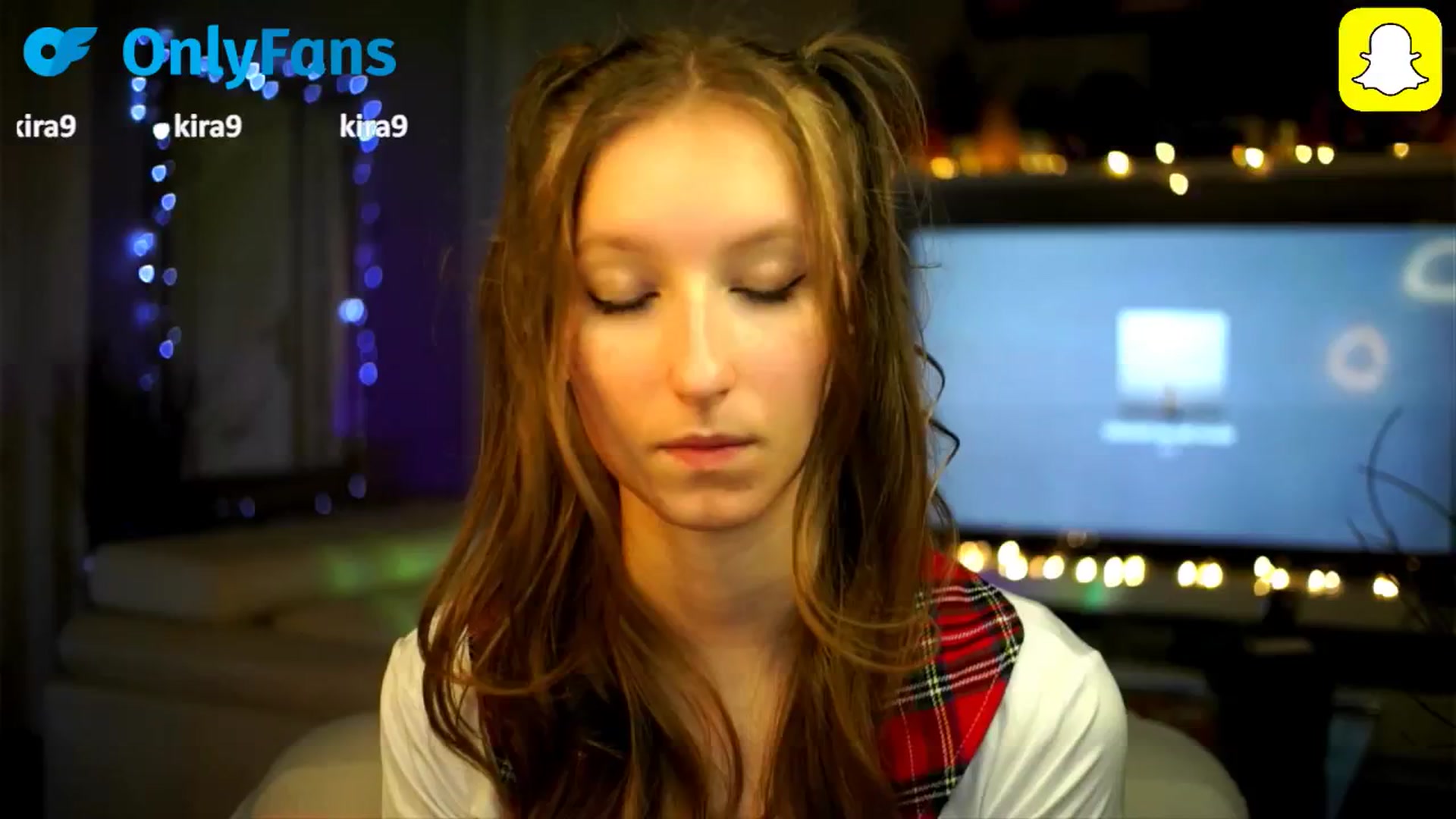 Gallery image thumbnail from Kira9's myfreecams stream on, 10/16/2025, 20:12 image 16 of 20