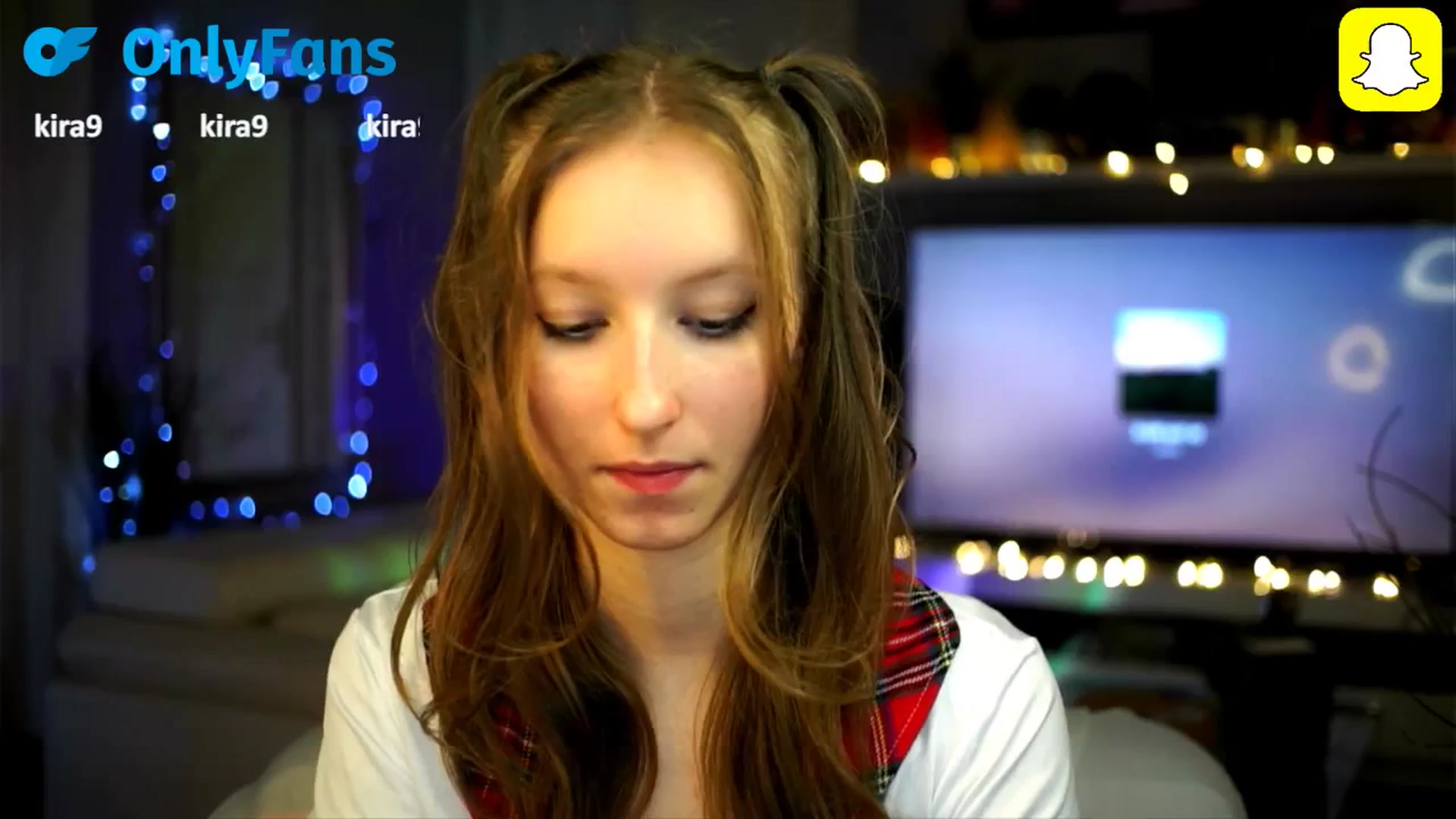 Gallery image thumbnail from Kira9's myfreecams stream on, 10/16/2025, 20:12 image 12 of 20