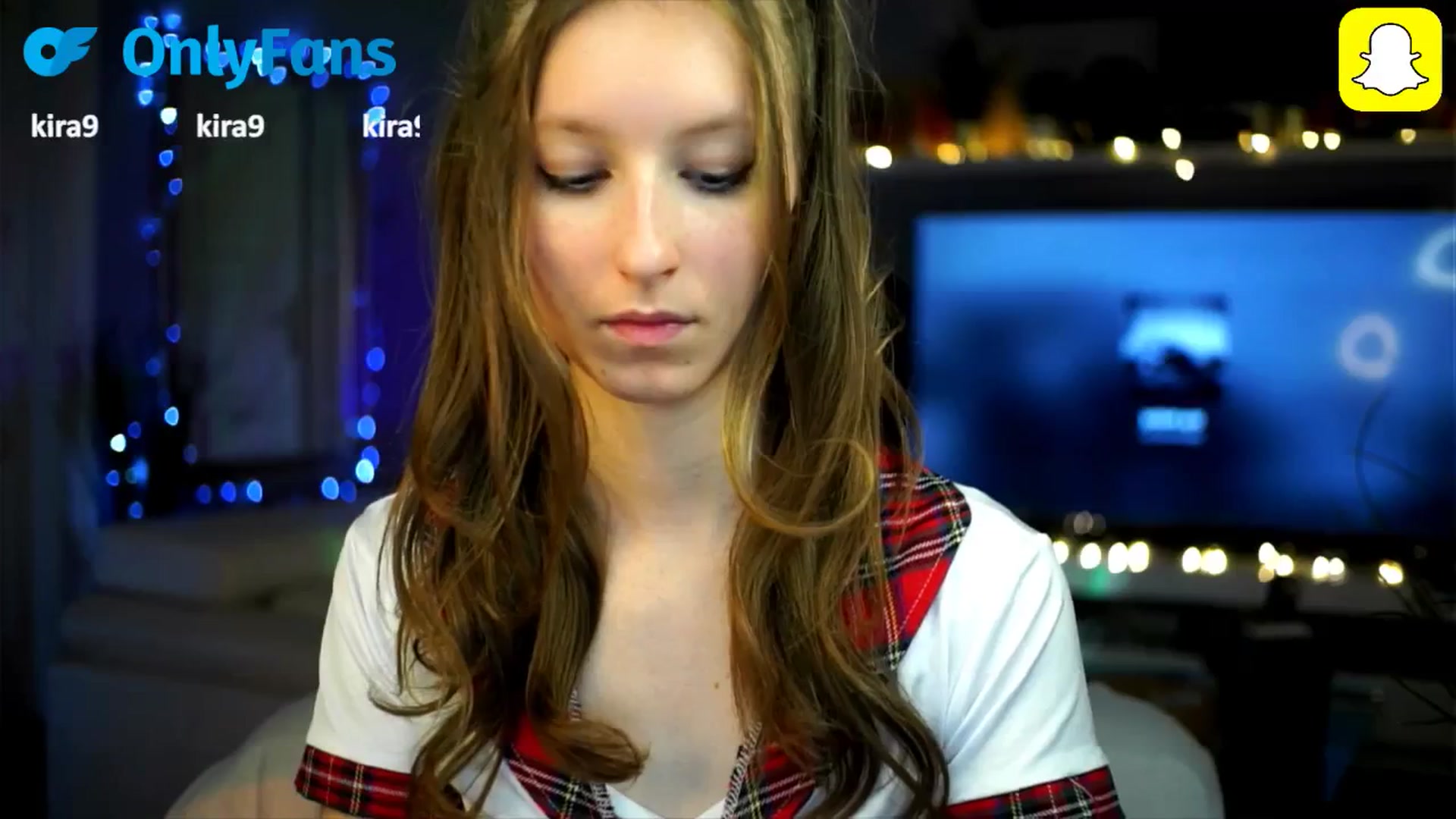Gallery image thumbnail from Kira9's myfreecams stream on, 10/16/2025, 20:12 image 2 of 20