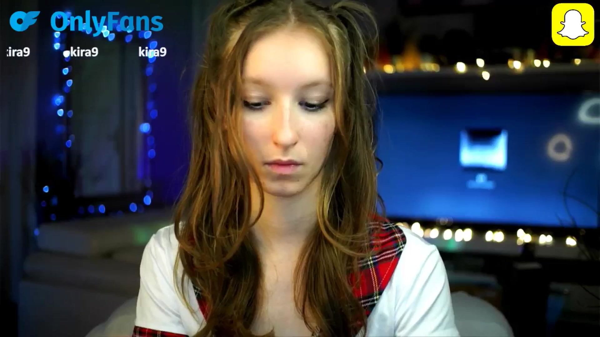 Gallery image thumbnail from Kira9's myfreecams stream on, 10/16/2025, 20:12 image 6 of 20