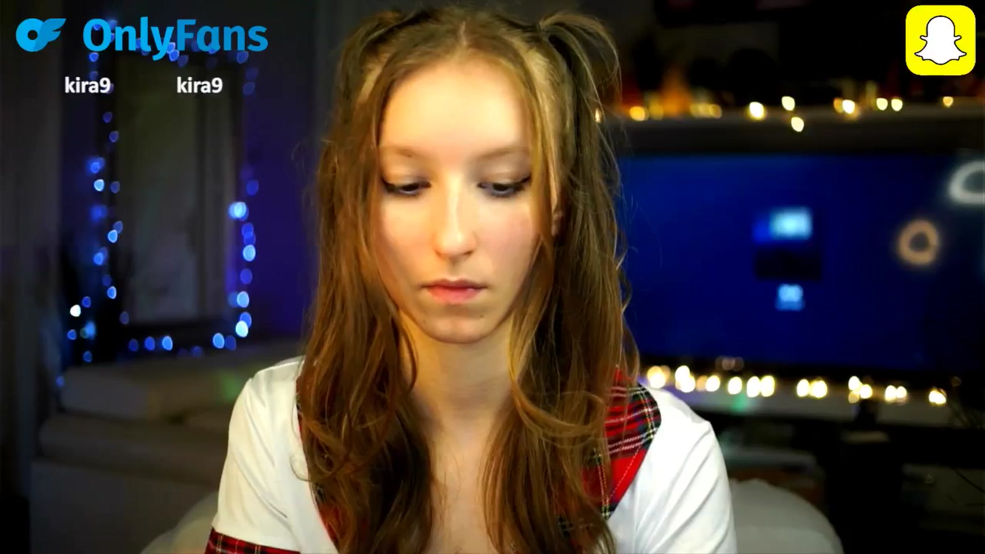 Gallery image thumbnail from Kira9's myfreecams stream on, 10/16/2025, 20:12 image 9 of 20