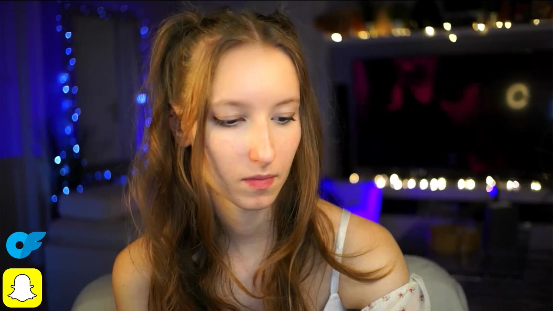 Gallery image thumbnail from Kira9's myfreecams stream on, 10/18/2025, 18:37 image 7 of 20