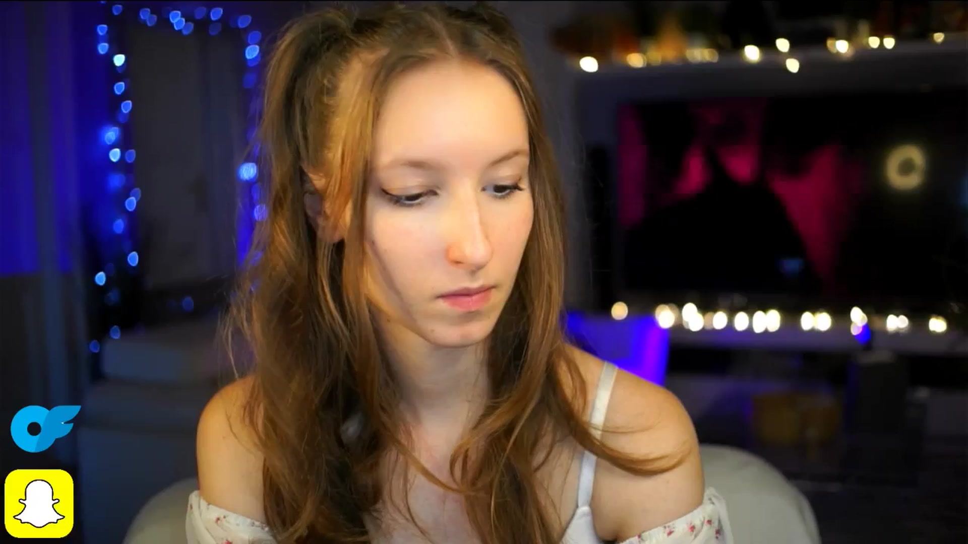 Gallery image thumbnail from Kira9's myfreecams stream on, 10/18/2025, 18:37 image 3 of 20