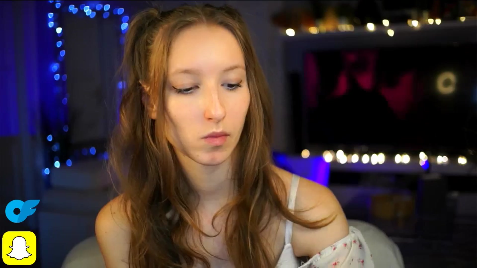 Gallery image thumbnail from Kira9's myfreecams stream on, 10/18/2025, 18:37 image 6 of 20