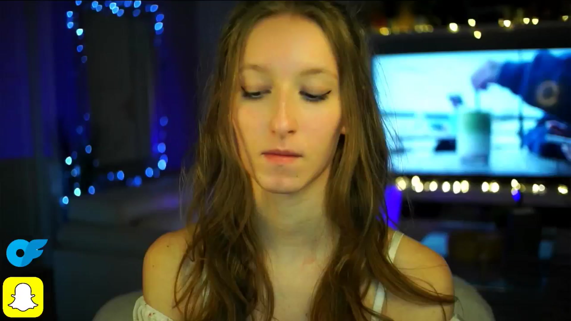 Gallery image thumbnail from Kira9's myfreecams stream on, 10/18/2025, 21:38 image 12 of 20