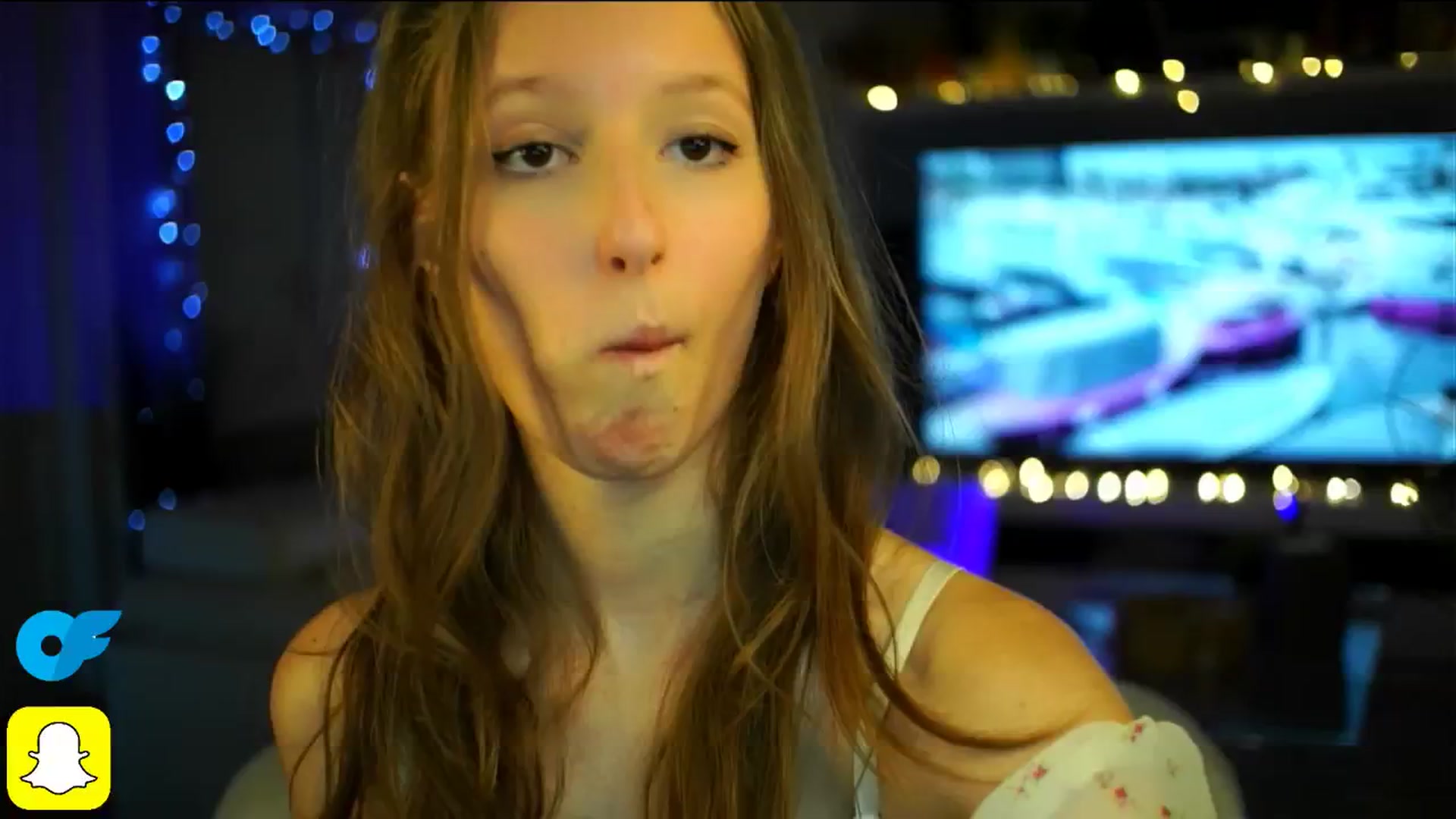 Gallery image thumbnail from Kira9's myfreecams stream on, 10/18/2025, 21:38 image 16 of 20