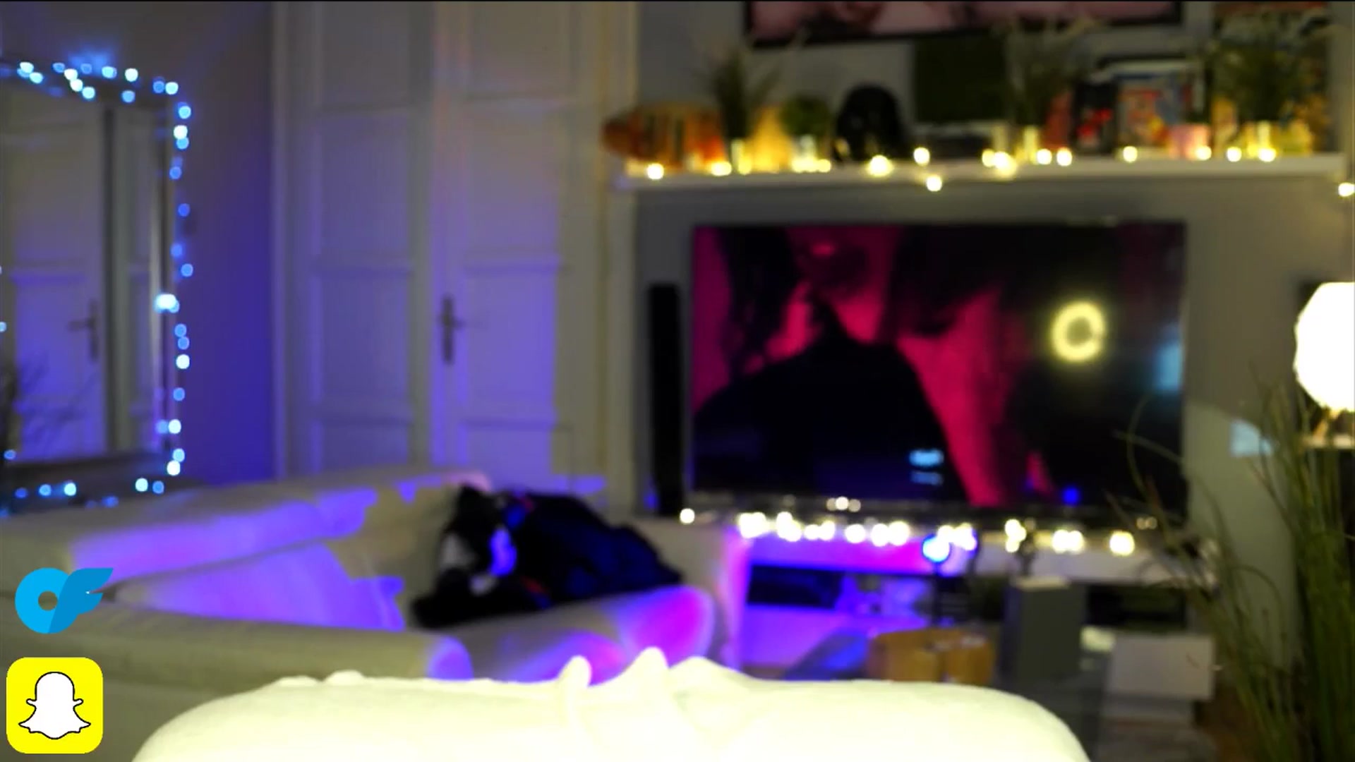 Gallery image thumbnail from Kira9's myfreecams stream on, 10/19/2025, 21:39 image 14 of 20