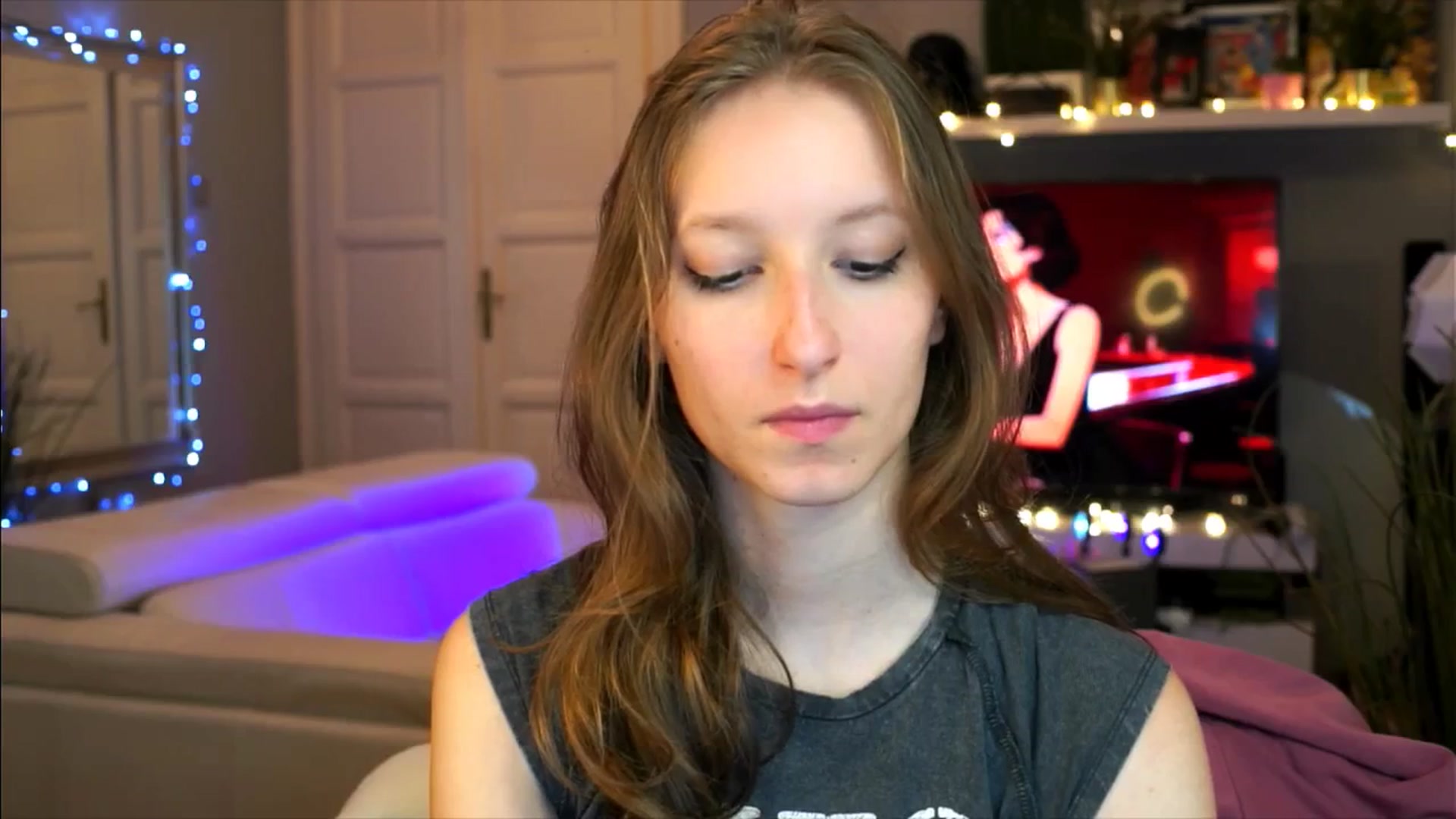 Gallery image thumbnail from Kira9's myfreecams stream on, 10/25/2025, 15:43 image 8 of 20