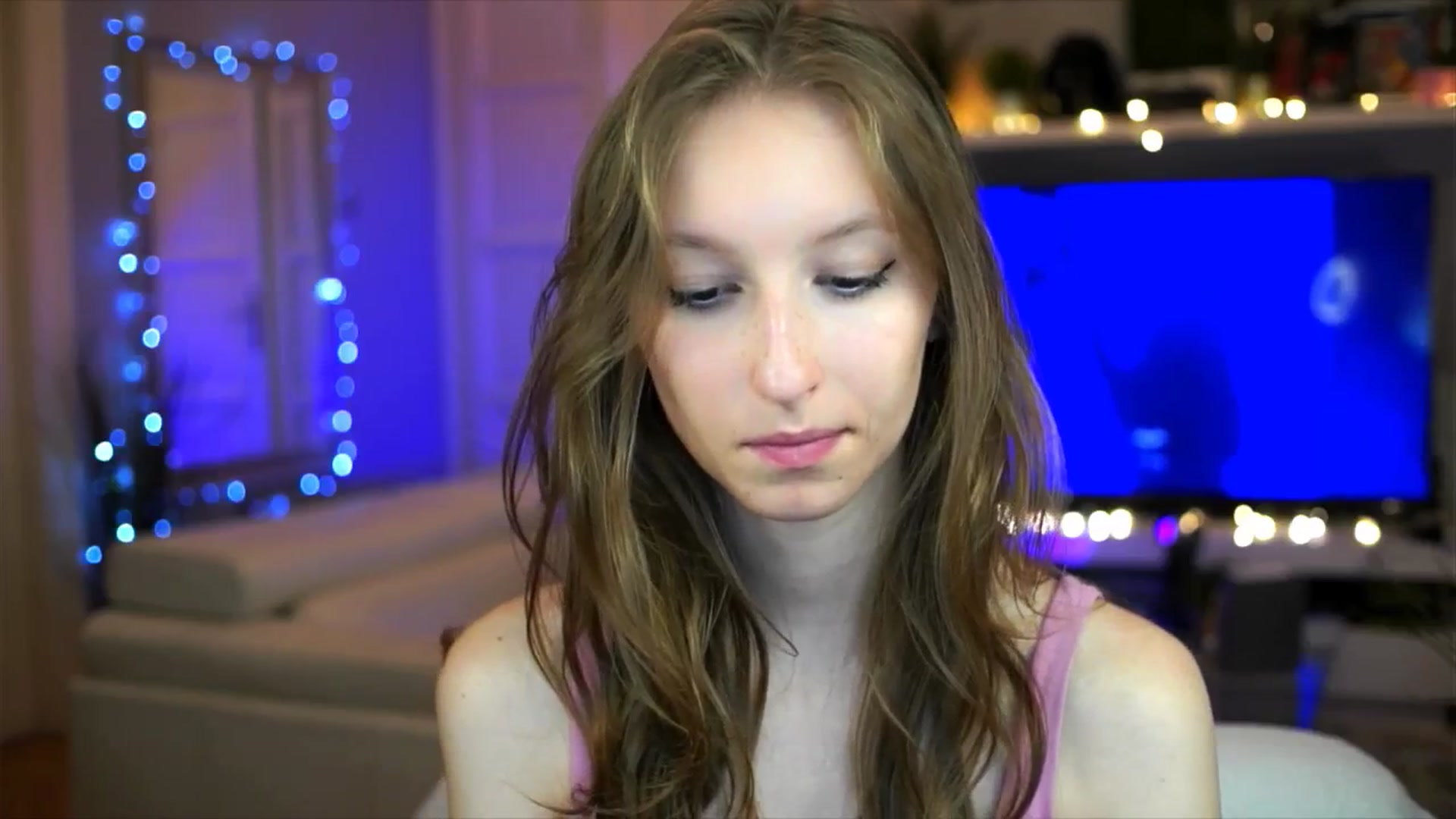 Gallery image thumbnail from Kira9's myfreecams stream on, 10/30/2025, 18:42 image 2 of 20