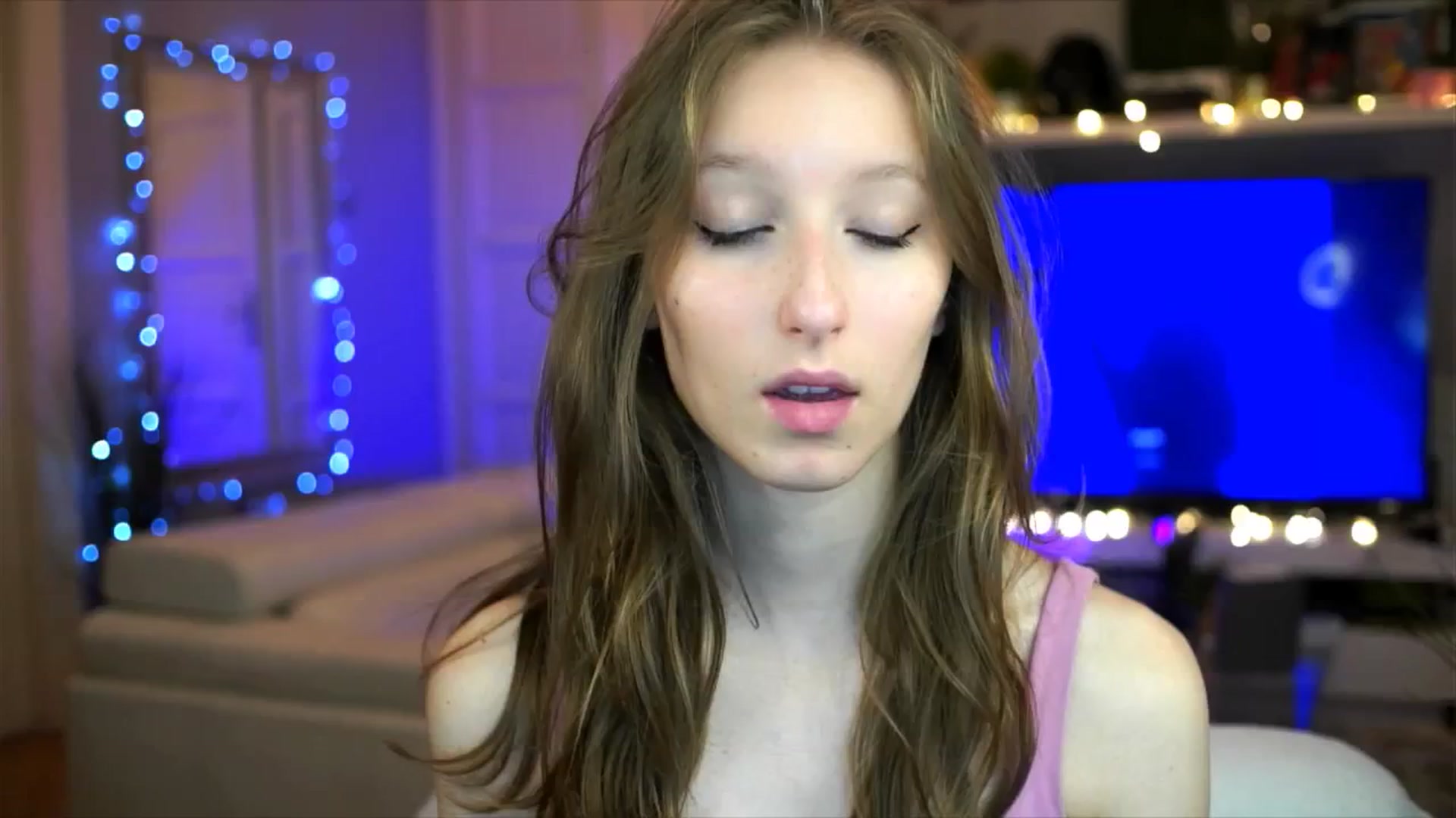 Gallery image thumbnail from Kira9's myfreecams stream on, 10/30/2025, 18:42 image 1 of 20