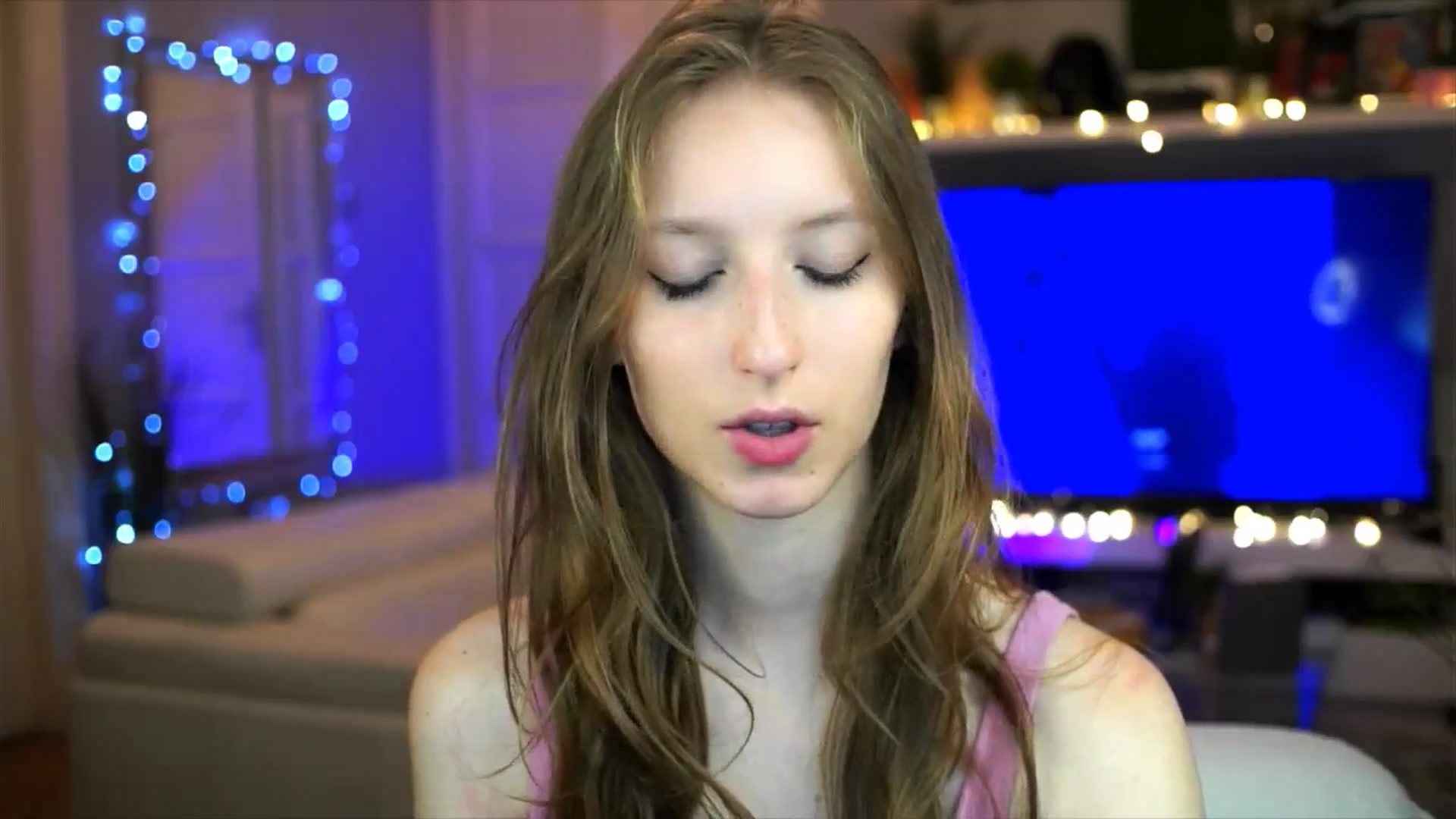 Gallery image thumbnail from Kira9's myfreecams stream on, 10/30/2025, 18:42 image 5 of 20