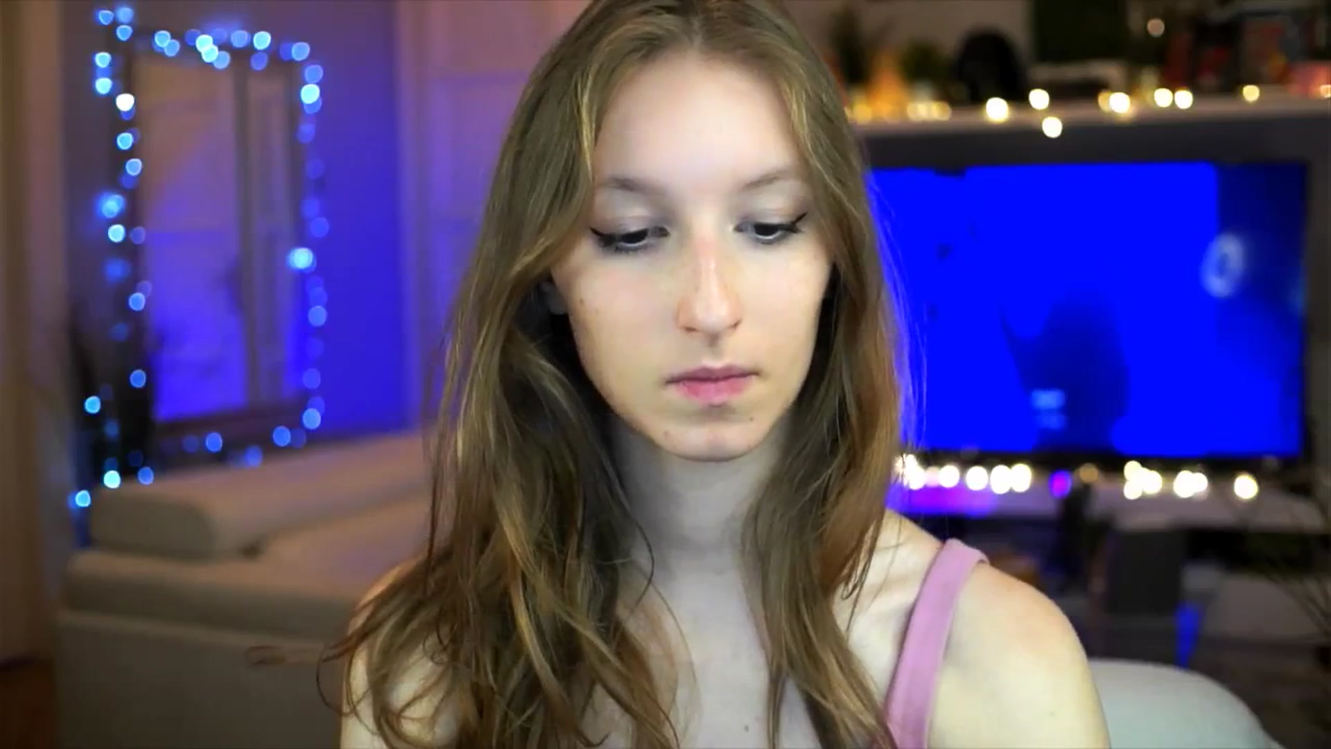 Gallery image thumbnail from Kira9's myfreecams stream on, 10/30/2025, 18:42 image 18 of 20