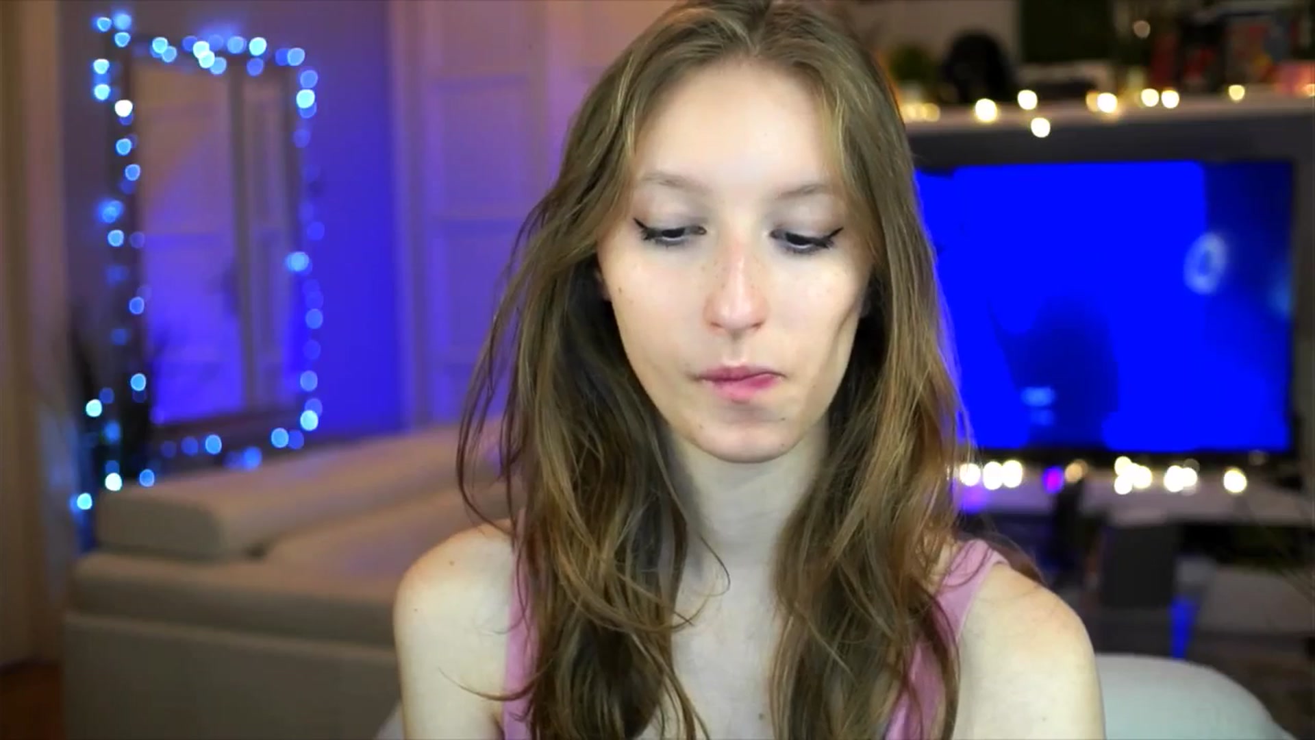 Gallery image thumbnail from Kira9's myfreecams stream on, 10/30/2025, 18:42 image 3 of 20
