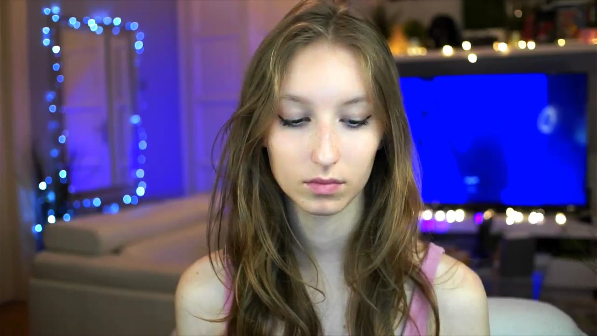 Gallery image thumbnail from Kira9's myfreecams stream on, 10/30/2025, 18:42 image 7 of 20