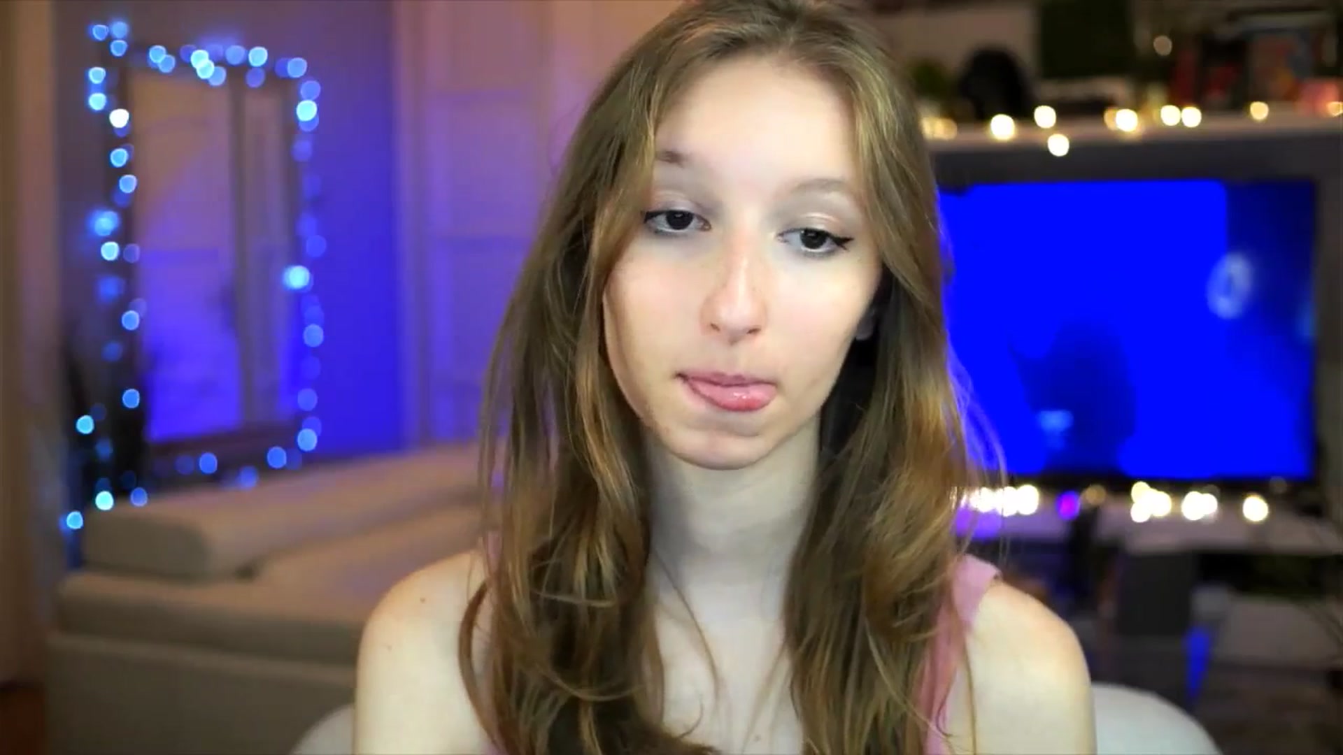 Gallery image thumbnail from Kira9's myfreecams stream on, 10/30/2025, 20:17 image 4 of 20