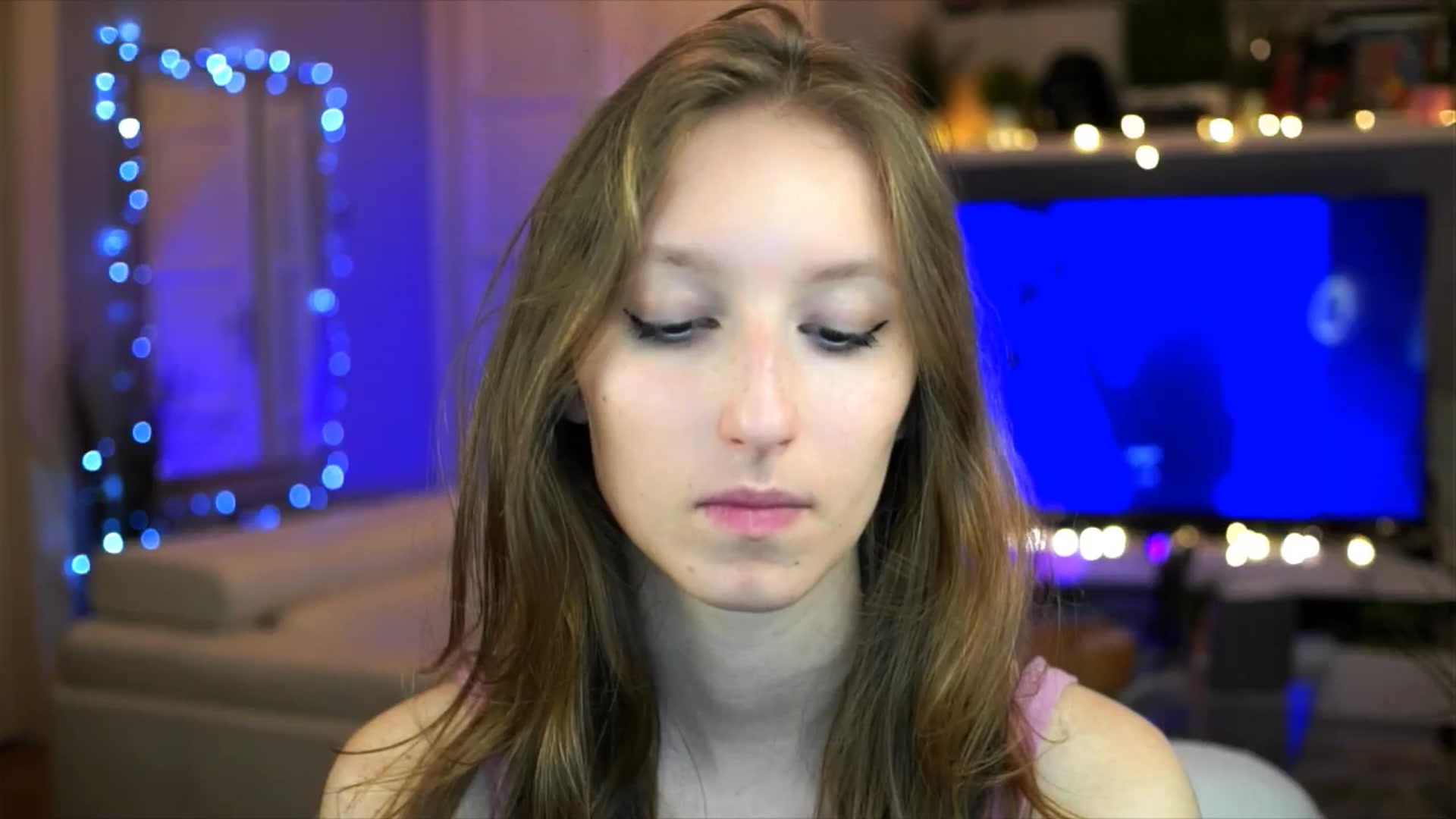 Gallery image thumbnail from Kira9's myfreecams stream on, 10/30/2025, 20:17 image 8 of 20