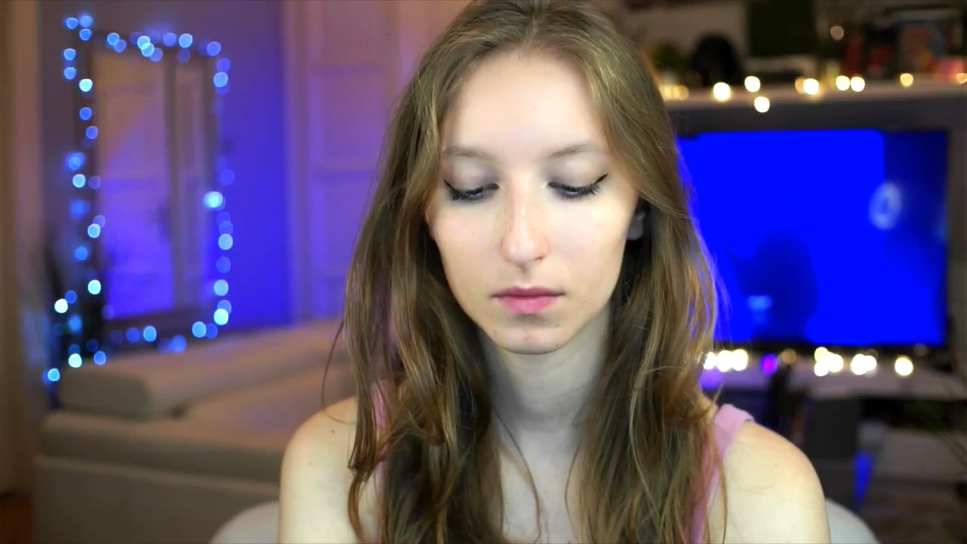 Gallery image thumbnail from Kira9's myfreecams stream on, 10/30/2025, 20:17 image 2 of 20