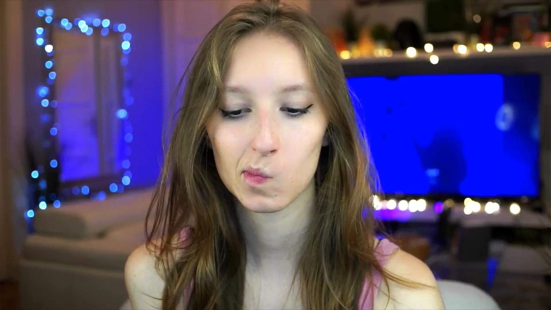 Gallery image thumbnail from Kira9's myfreecams stream on, 10/30/2025, 20:17 image 7 of 20