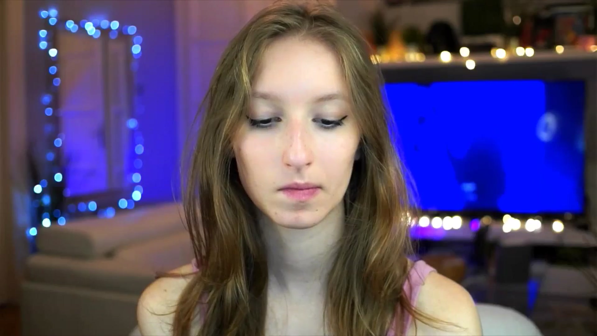Gallery image thumbnail from Kira9's myfreecams stream on, 10/30/2025, 20:17 image 9 of 20