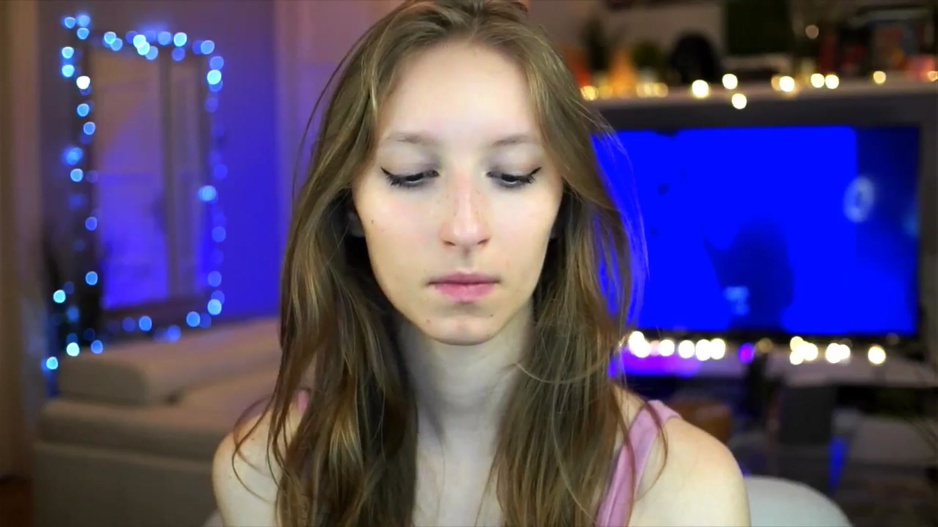 Gallery image thumbnail from Kira9's myfreecams stream on, 10/30/2025, 20:17 image 6 of 20