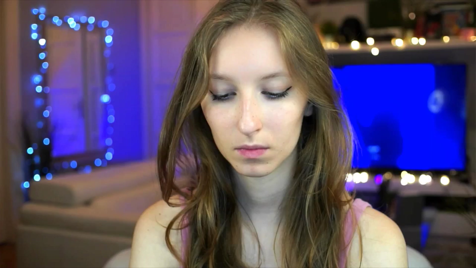 Gallery image thumbnail from Kira9's myfreecams stream on, 10/30/2025, 20:17 image 1 of 20