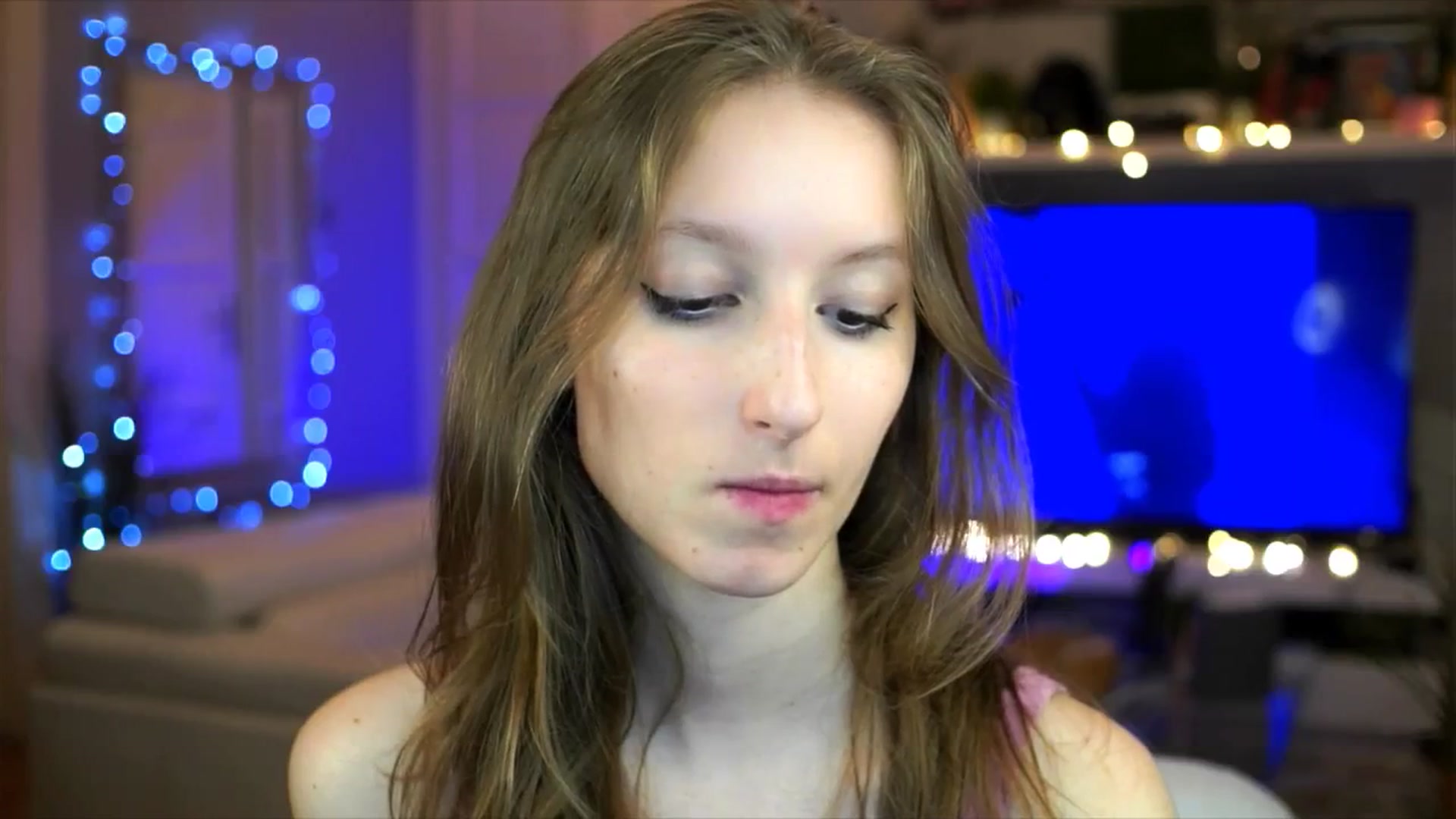 Gallery image thumbnail from Kira9's myfreecams stream on, 10/30/2025, 20:17 image 12 of 20