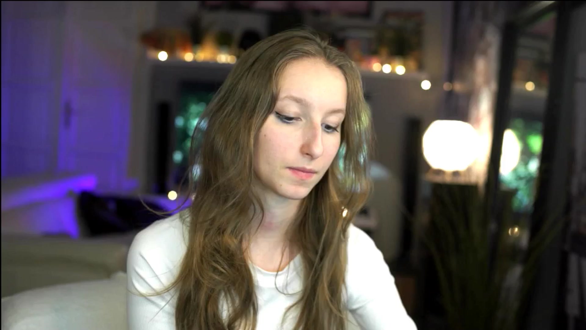 Gallery image thumbnail from Kira9's myfreecams stream on, 11/02/2025, 20:01 image 2 of 20